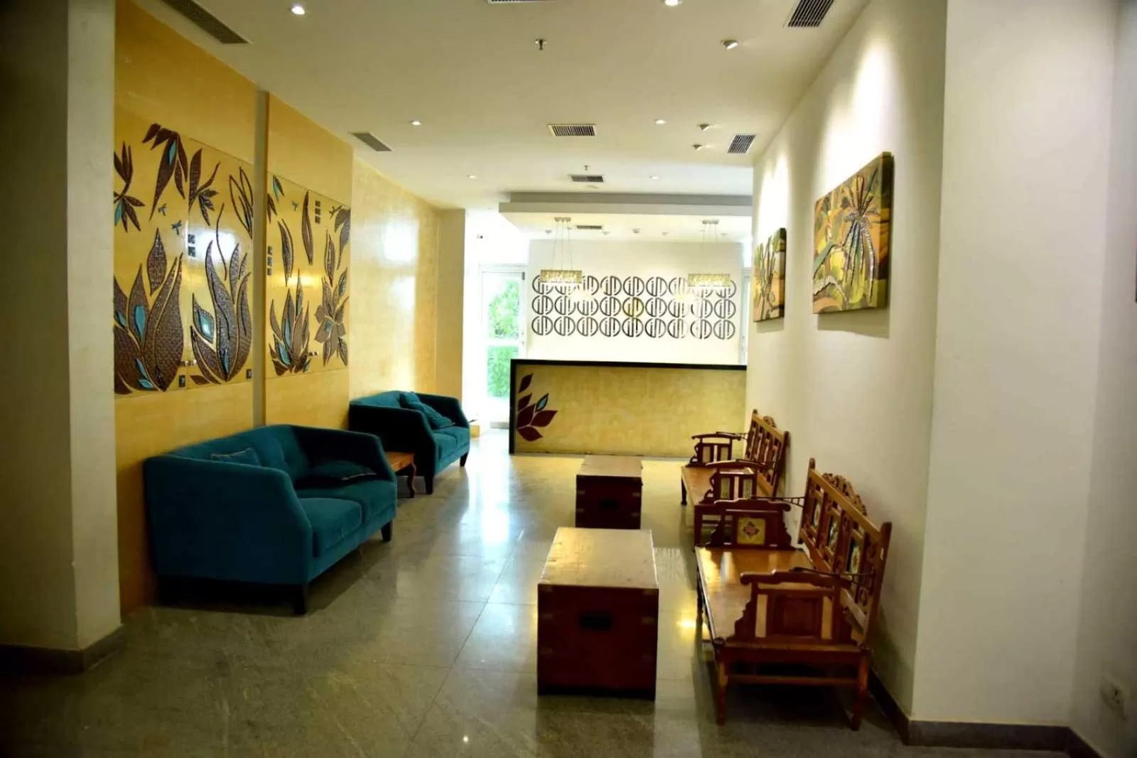 Seating area, Lobby/Reception in Hotel Sabareesh Park