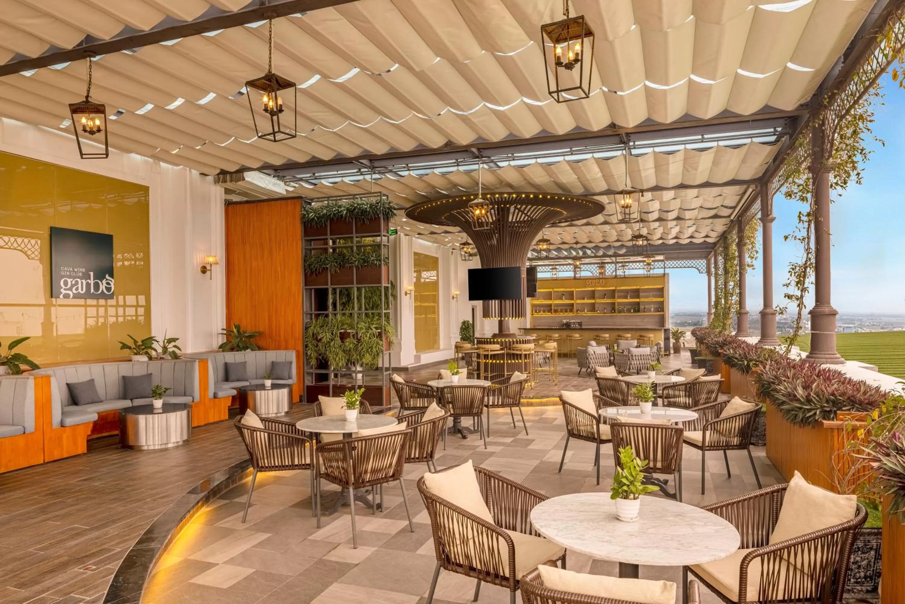 Restaurant/places to eat in Meliá Vinpearl Phu Ly