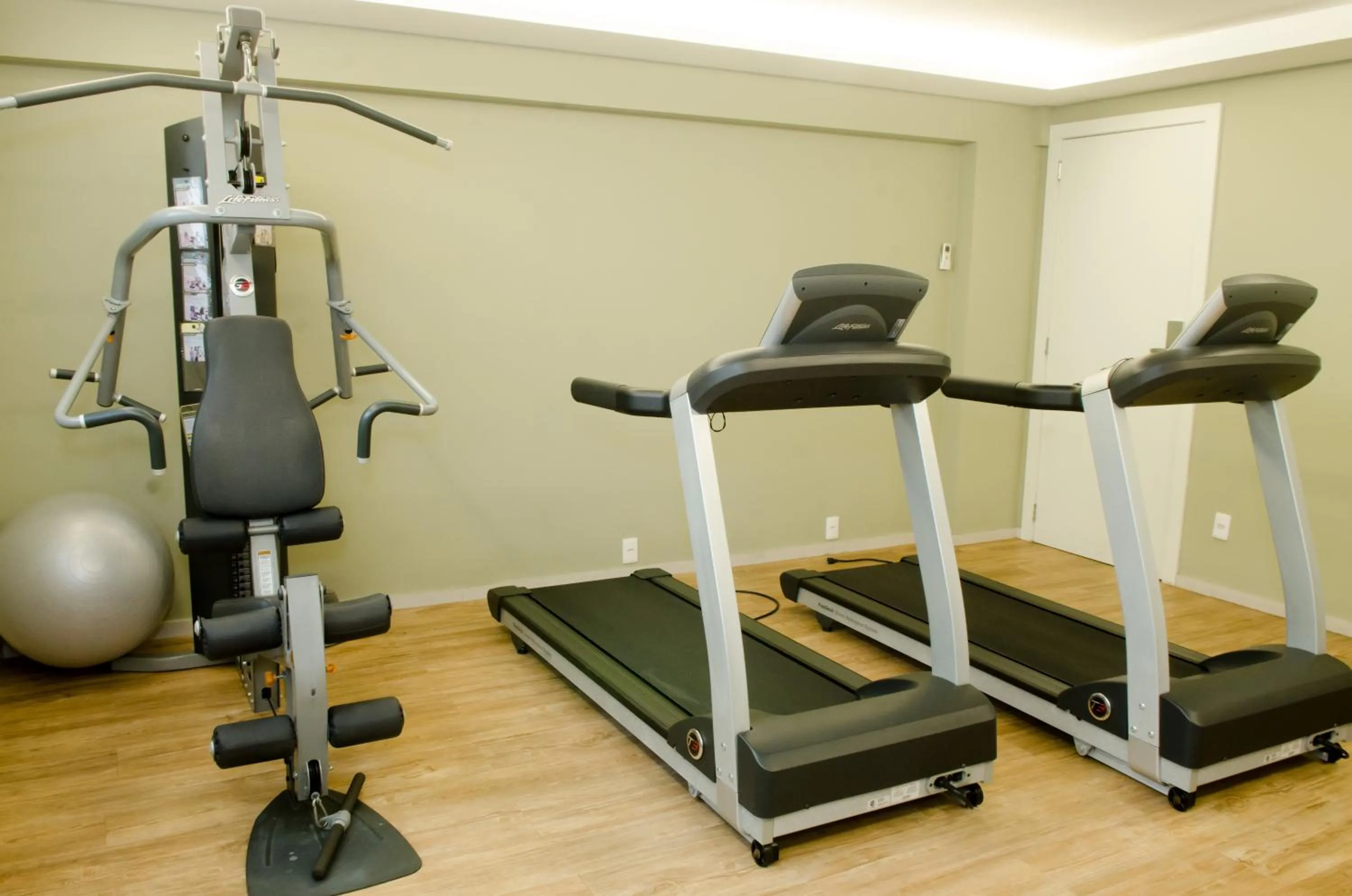 Fitness centre/facilities in Ímpar Suítes Expominas