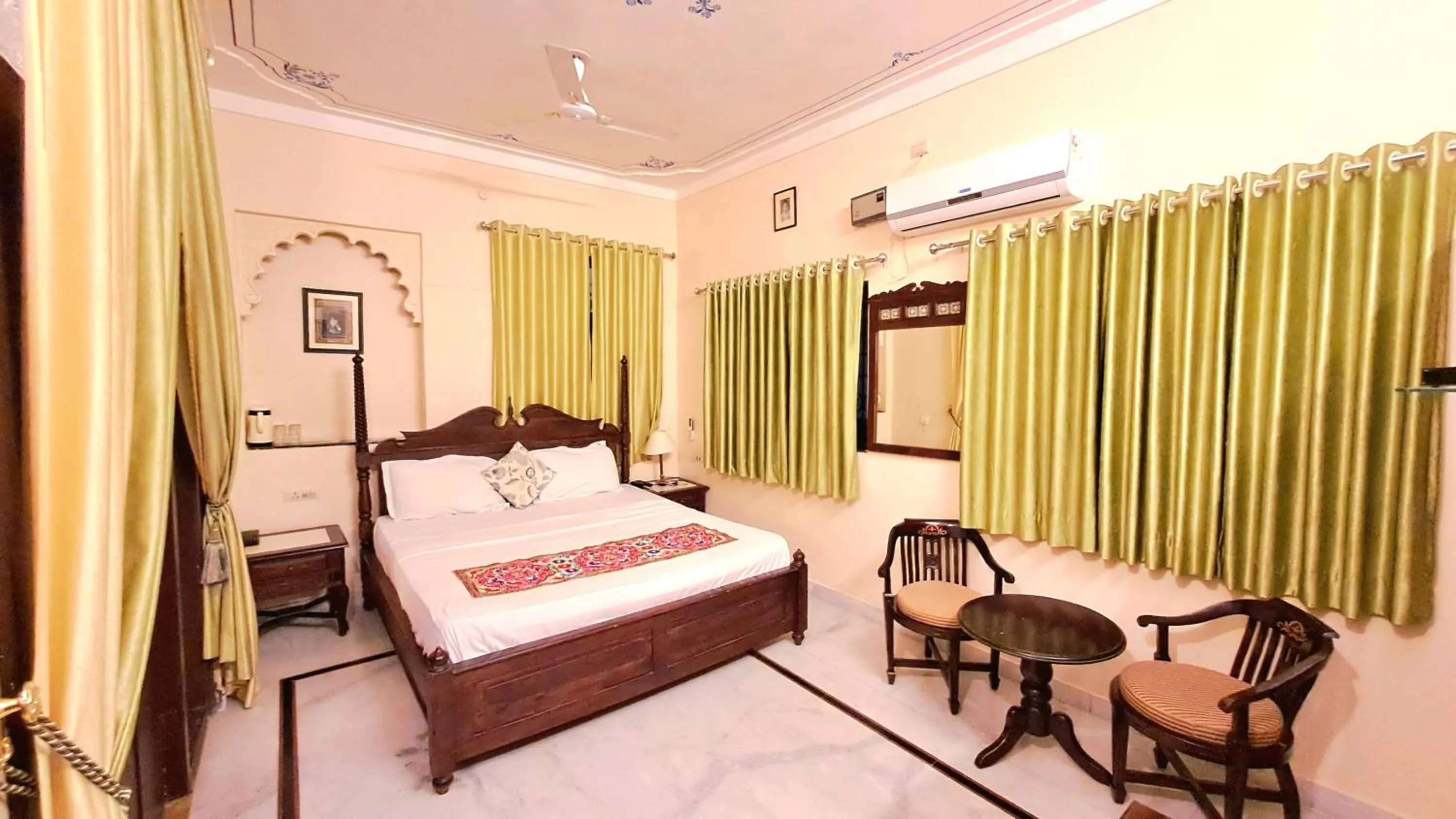 Photo of the whole room, Bed in Sun Heritage Home