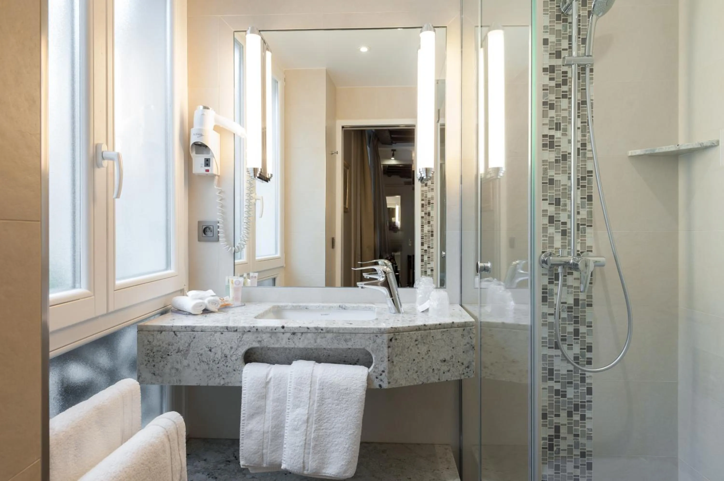 Bathroom in Best Western Plus Hotel Sydney Opera