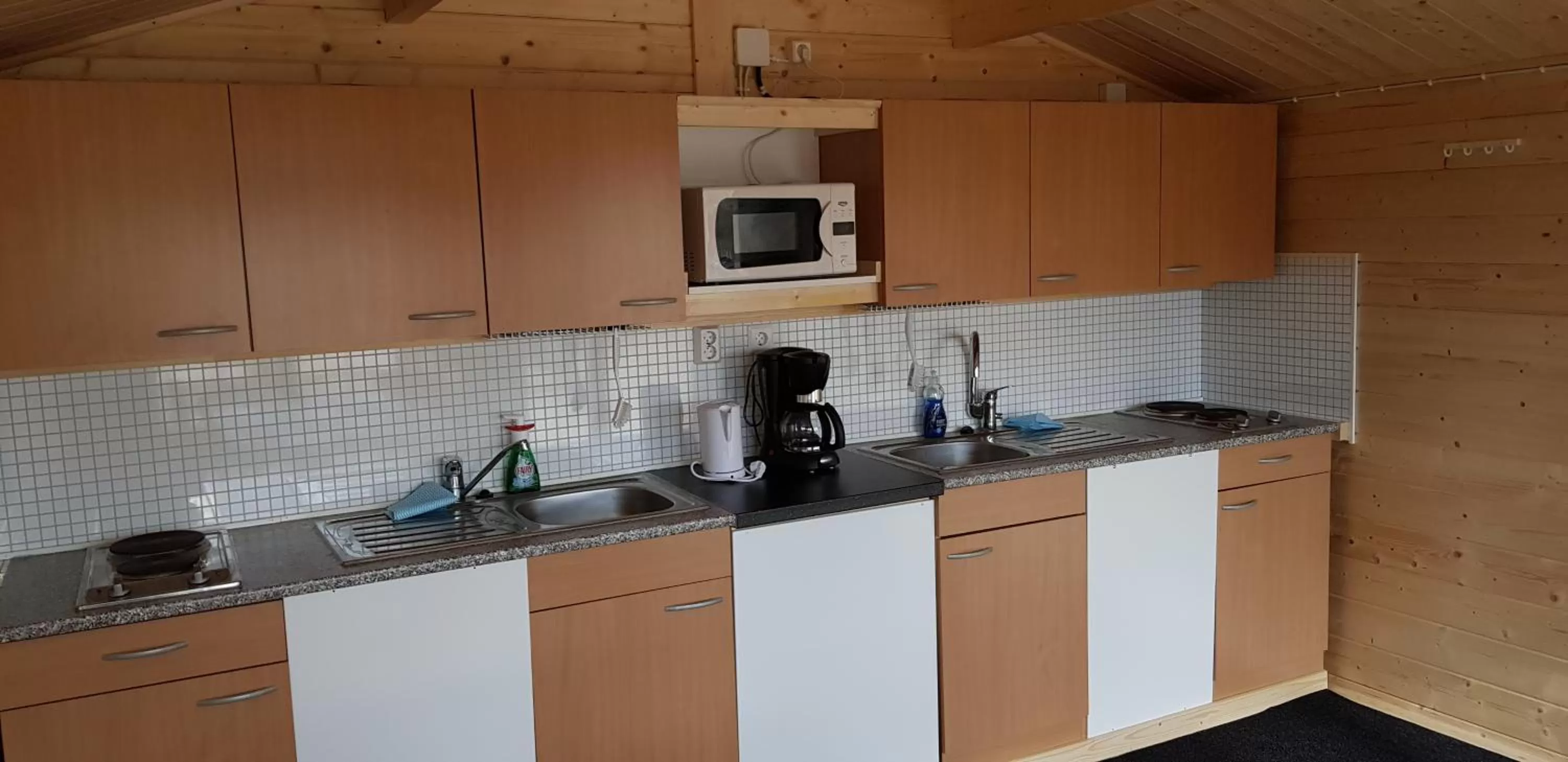 Summer, Kitchen/Kitchenette in Arctic River Resort