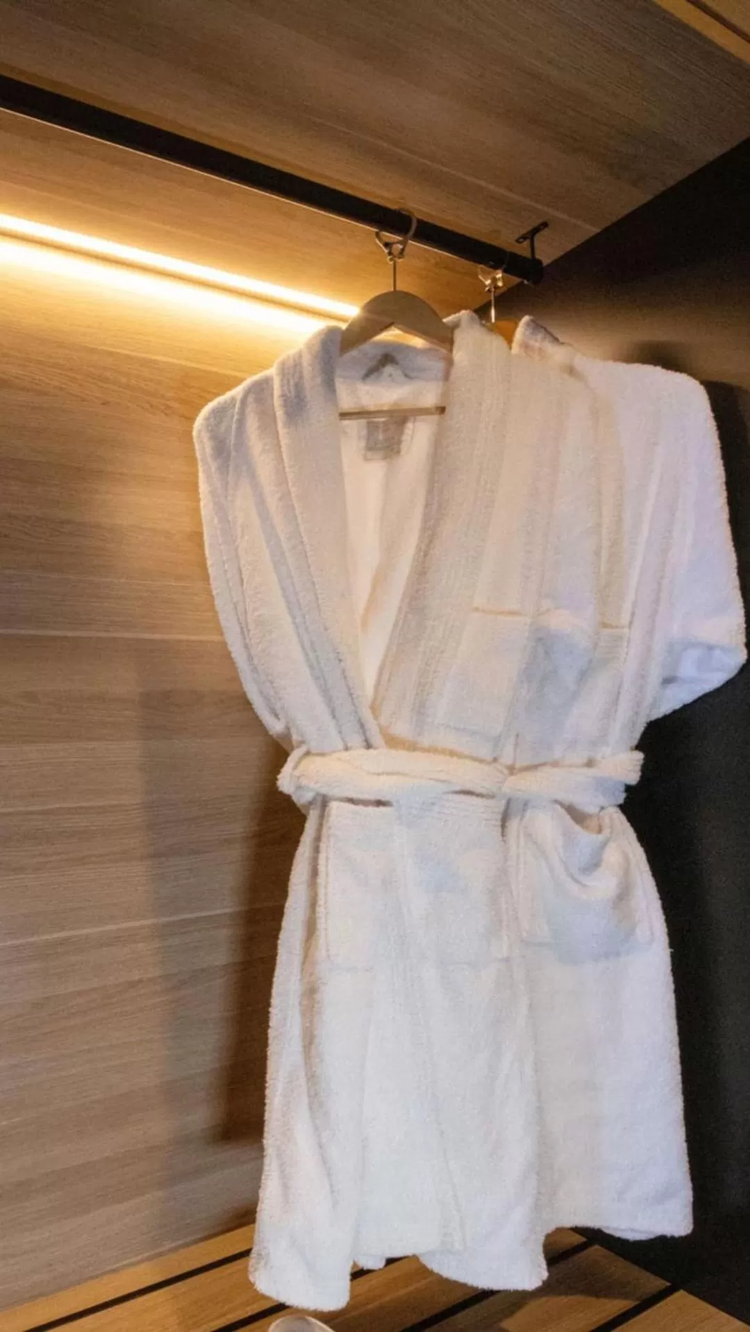 wardrobe in Bridgeport Hotel