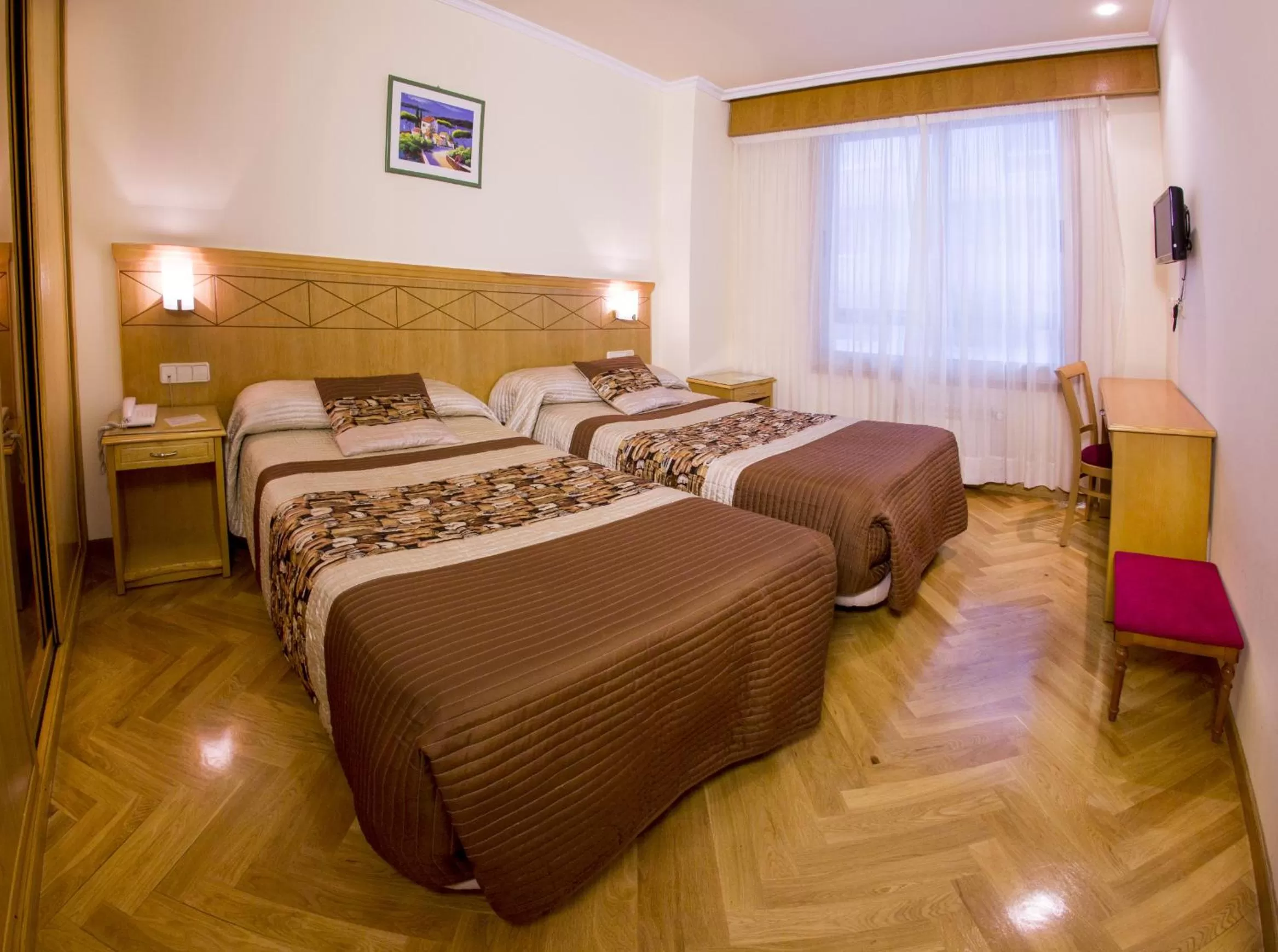 Bedroom, Bed in Hotel Cristal 2