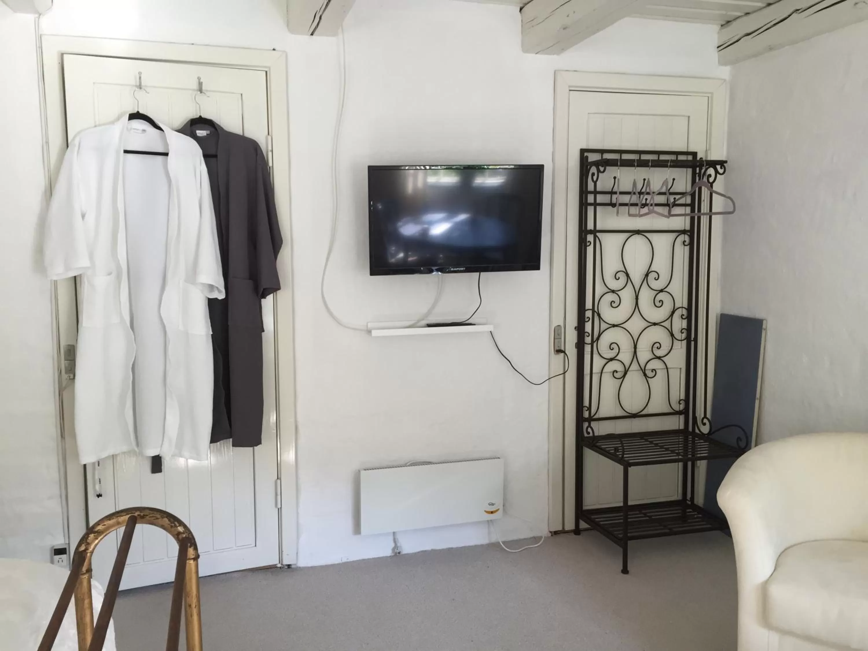 wardrobe, TV/Entertainment Center in Heddahgaarden