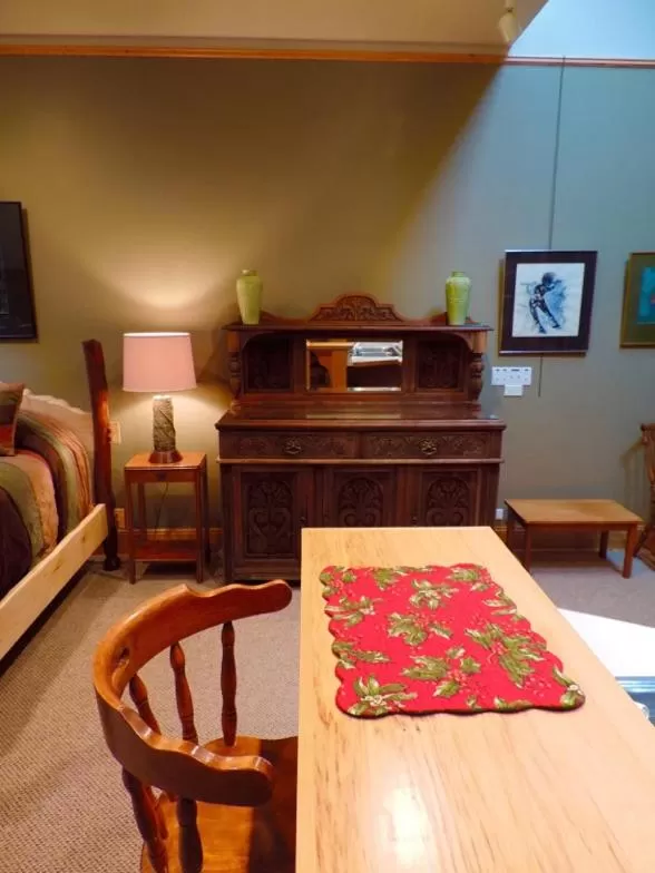 Abe's Spring Street Guest House