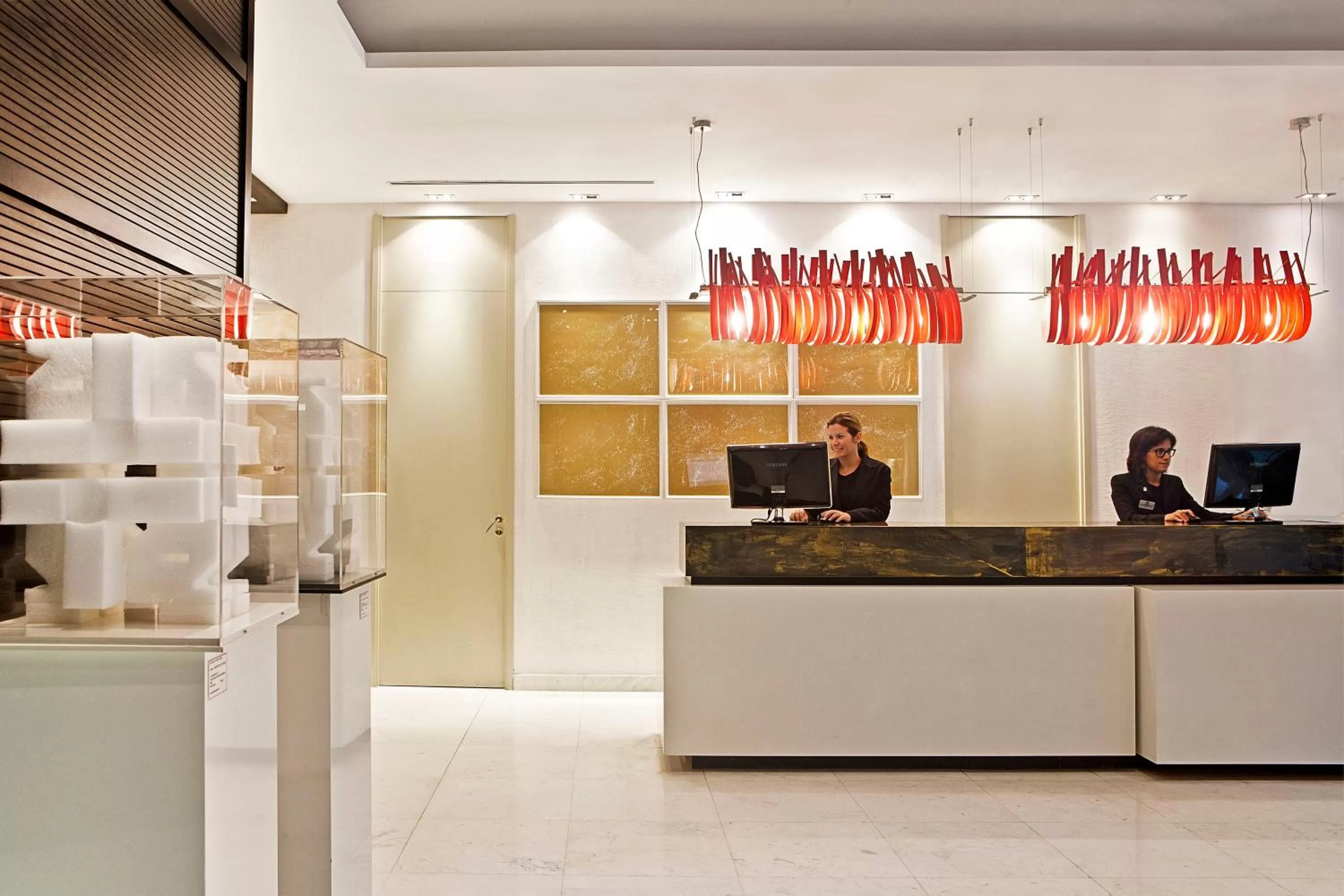 Lobby or reception in Grupotel Gran Via 678