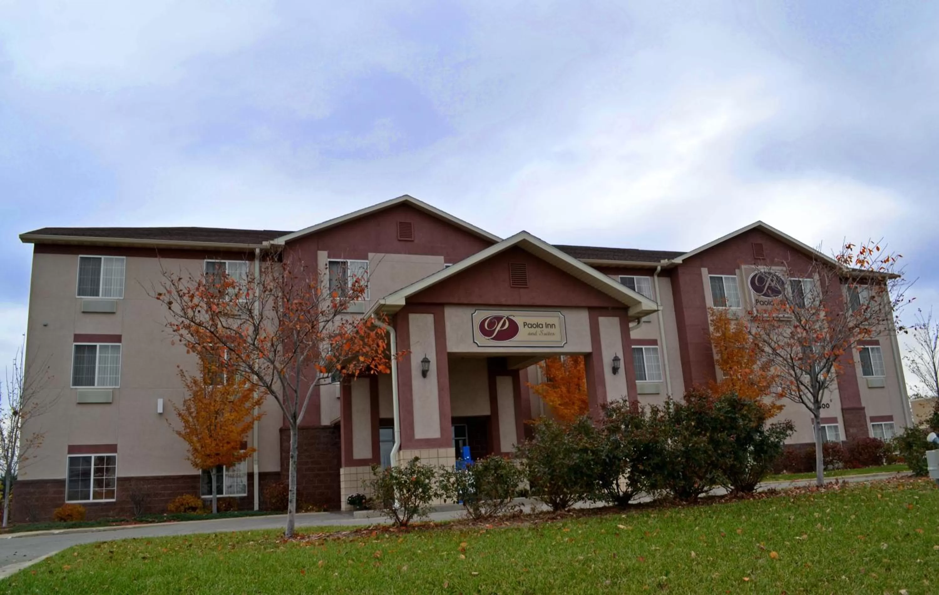 Facade/entrance in Paola Inn and Suites