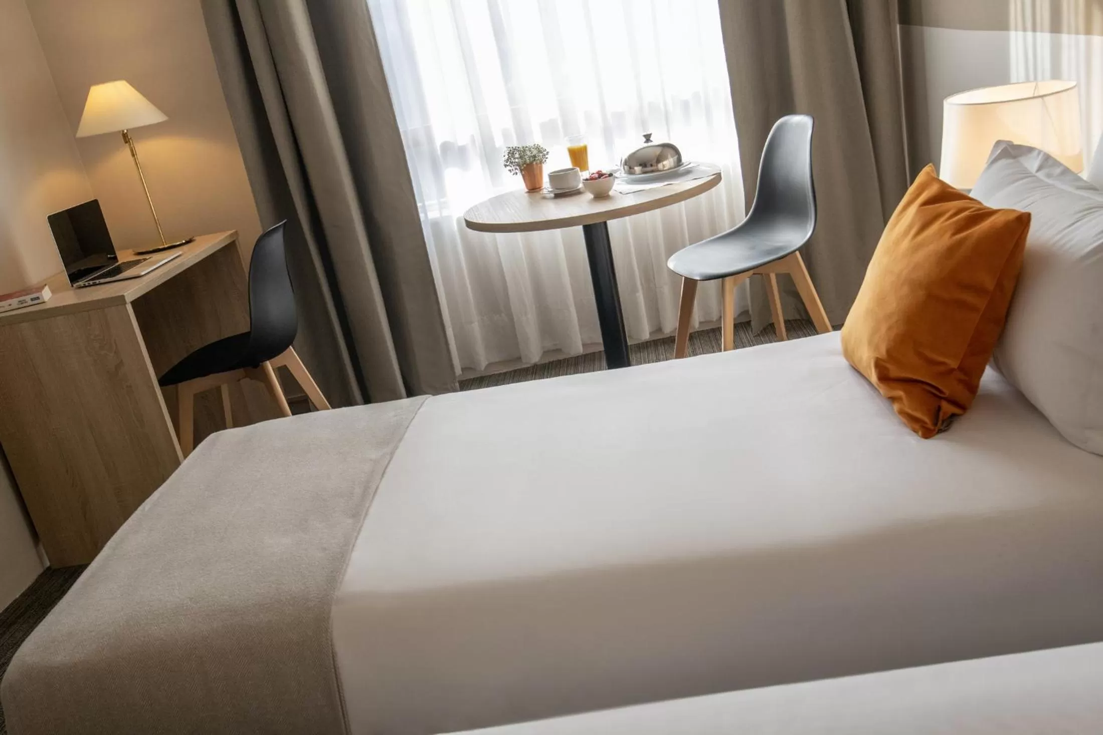 Bedroom in Hotel Amarante Cannes