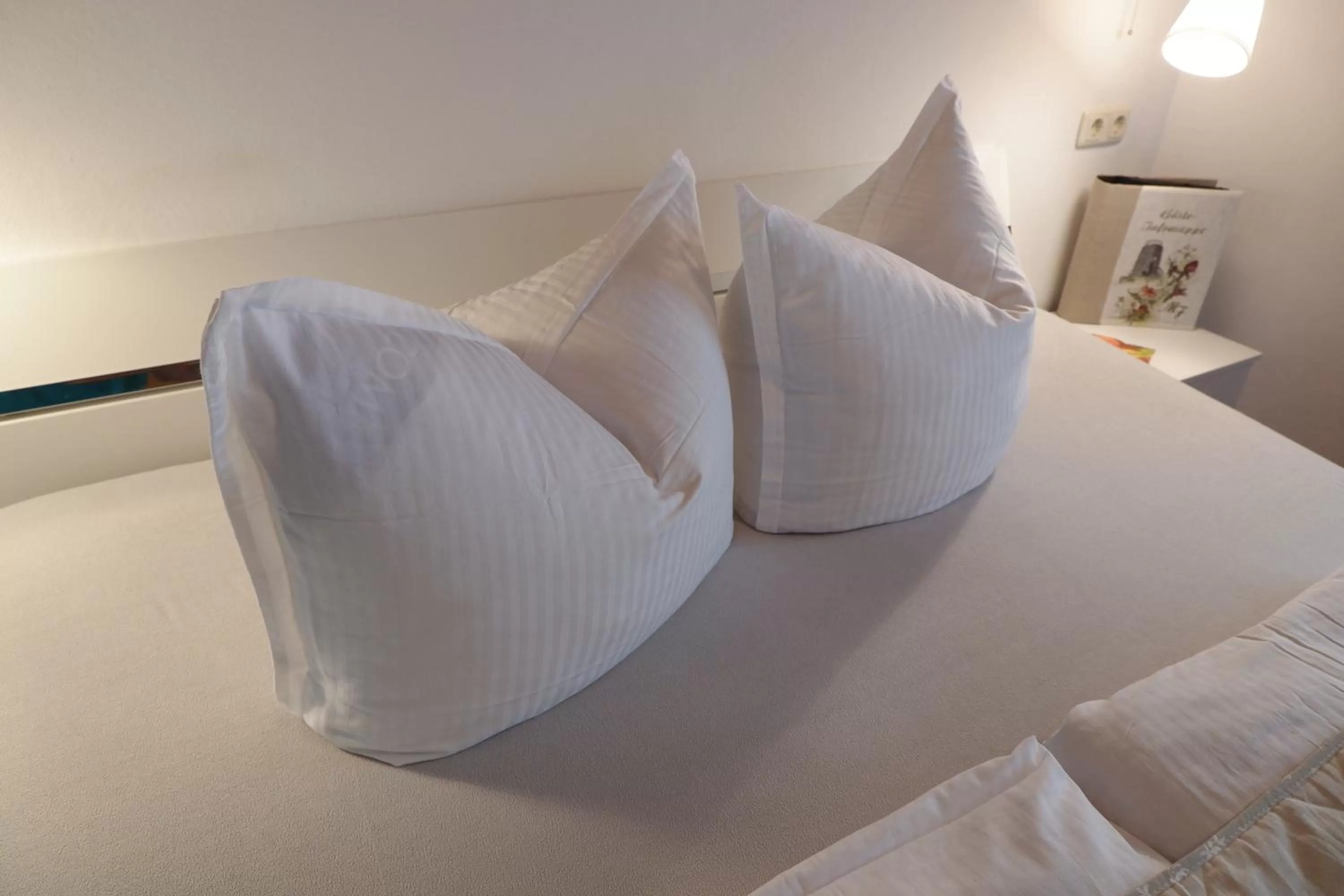 Photo of the whole room, Bed in Frühstückspension Mayer-Schiller