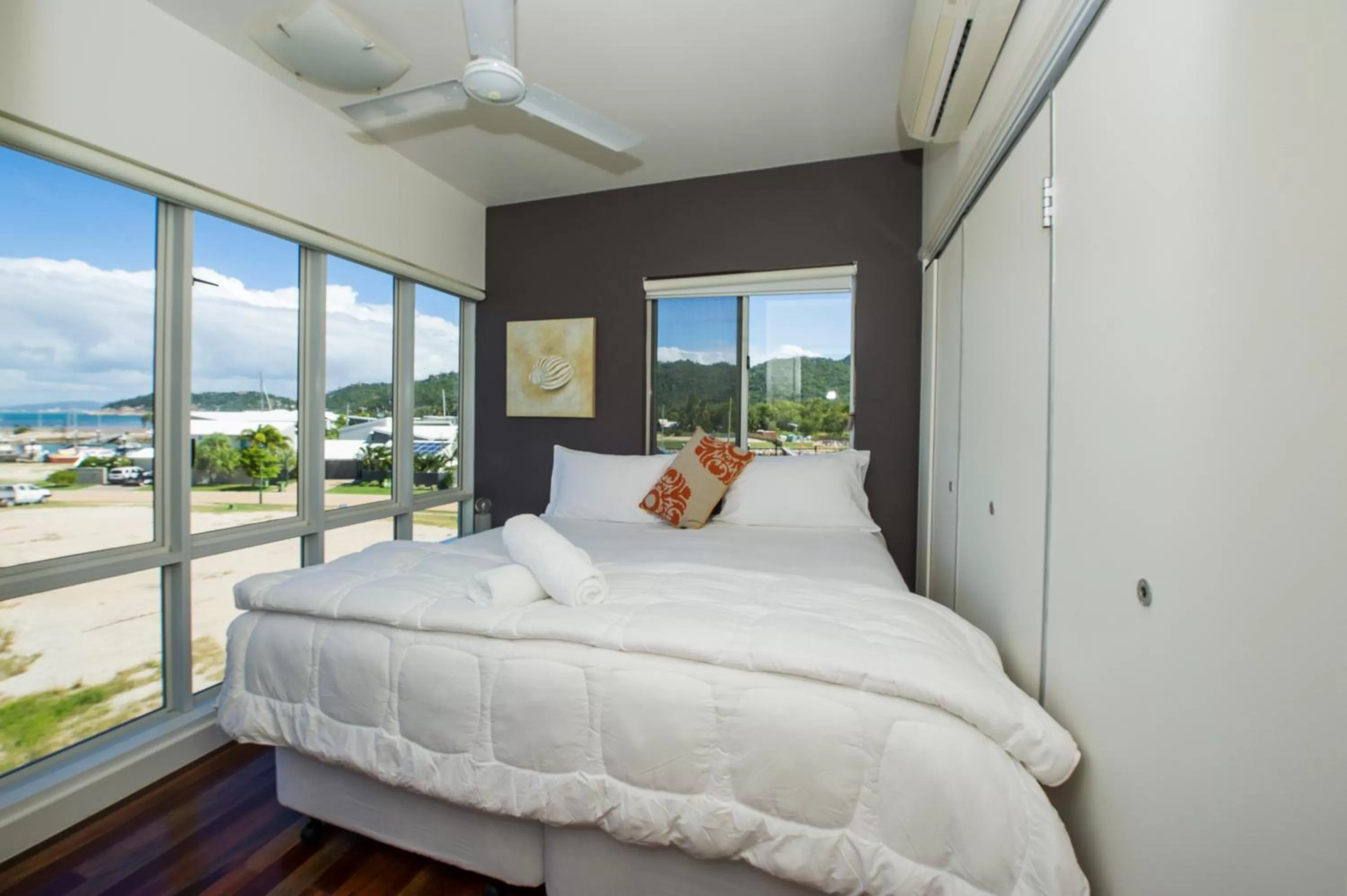 Beachside Magnetic Harbour Apartments