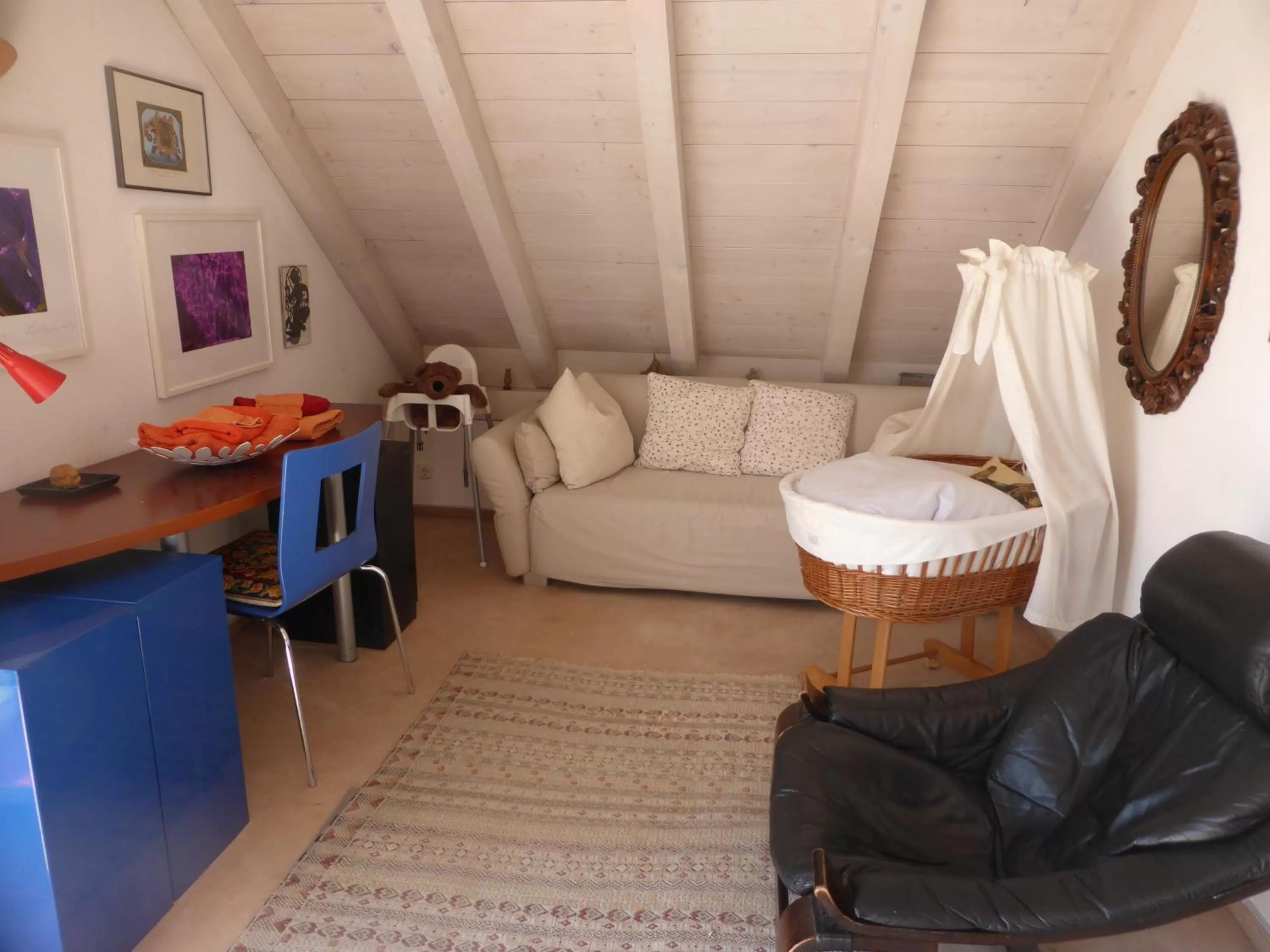 Photo of the whole room, Seating Area in Bed and Breakfast Bavaria München