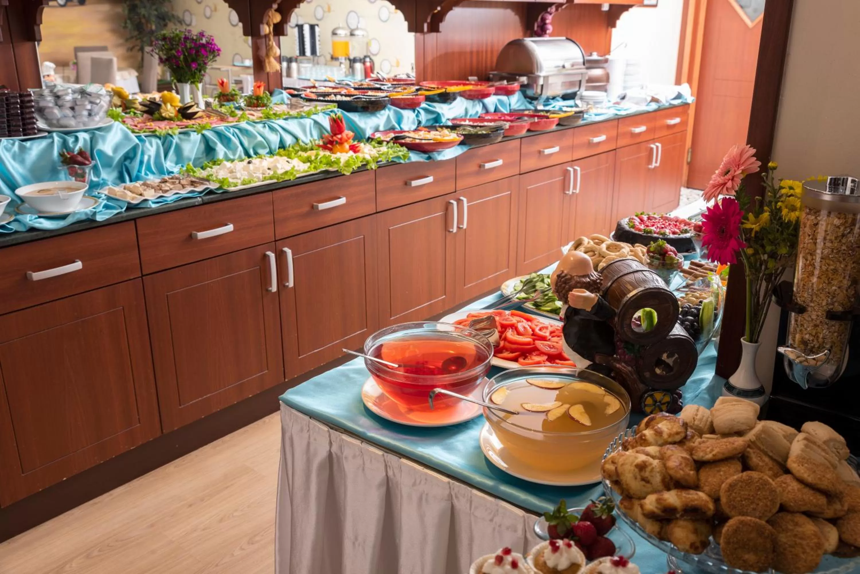 Food and drinks in Viva Deluxe Hotel