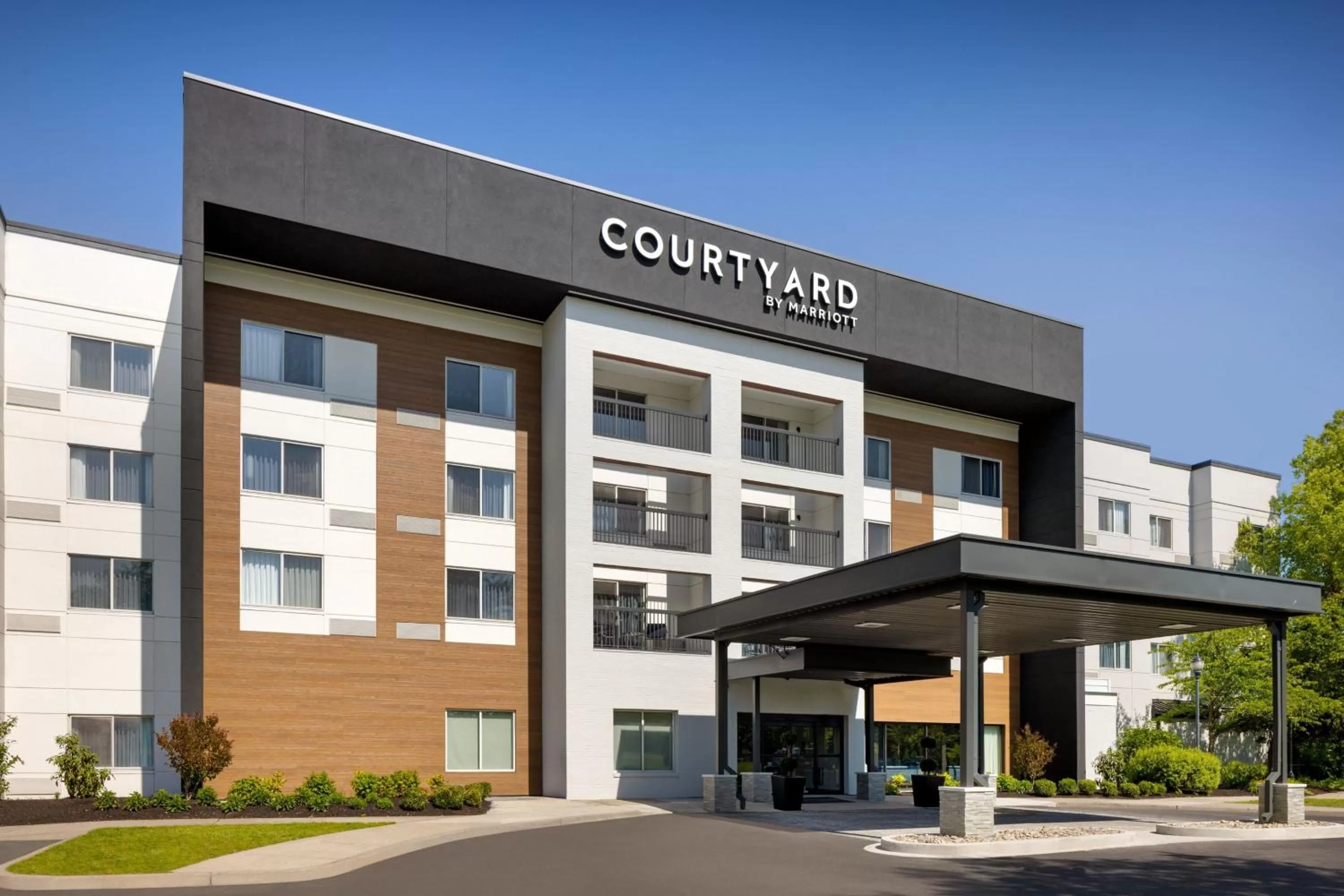 Property building in Courtyard Edison Woodbridge