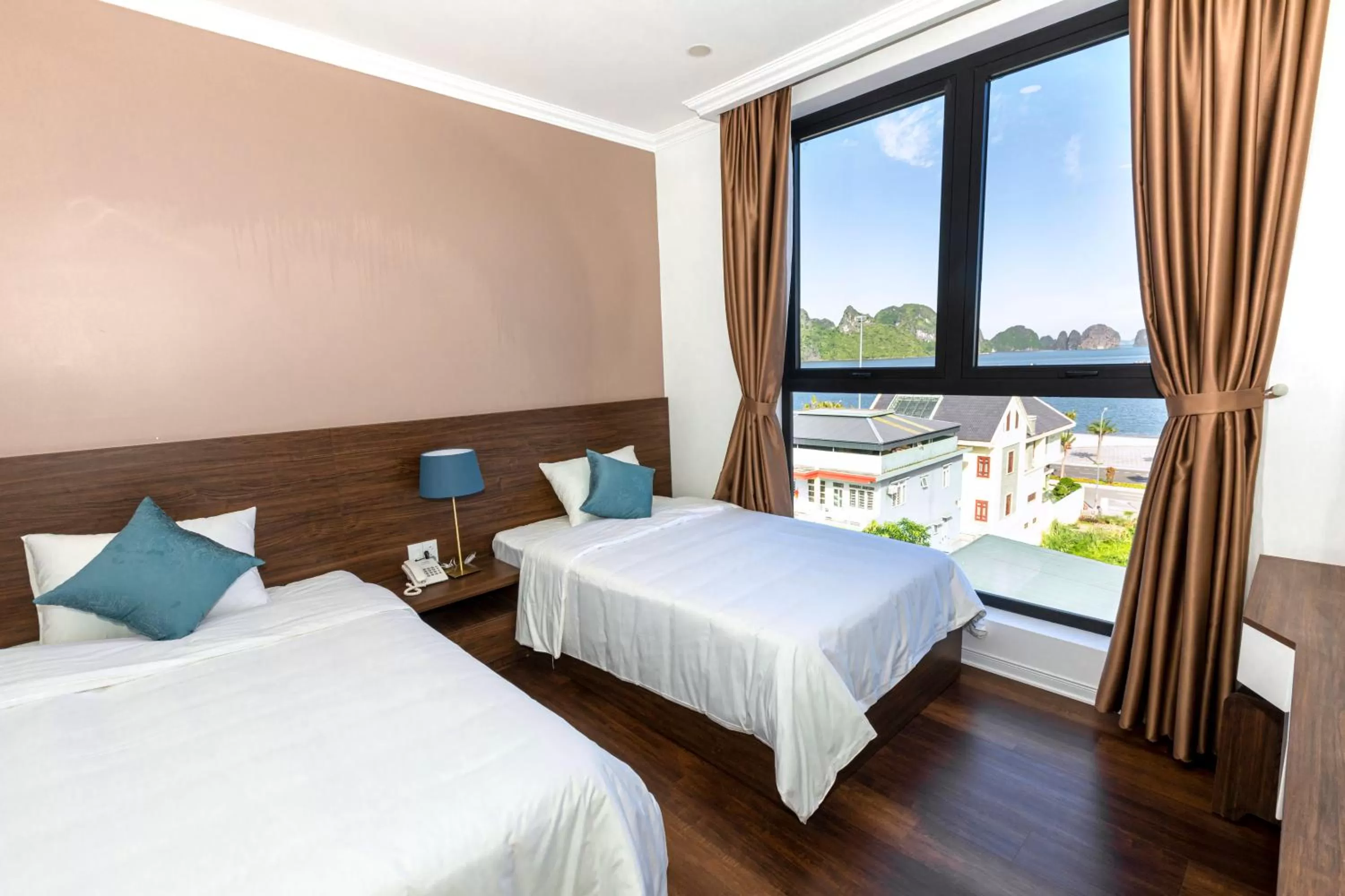 Bed in Minh Phong Hotel Ha Long