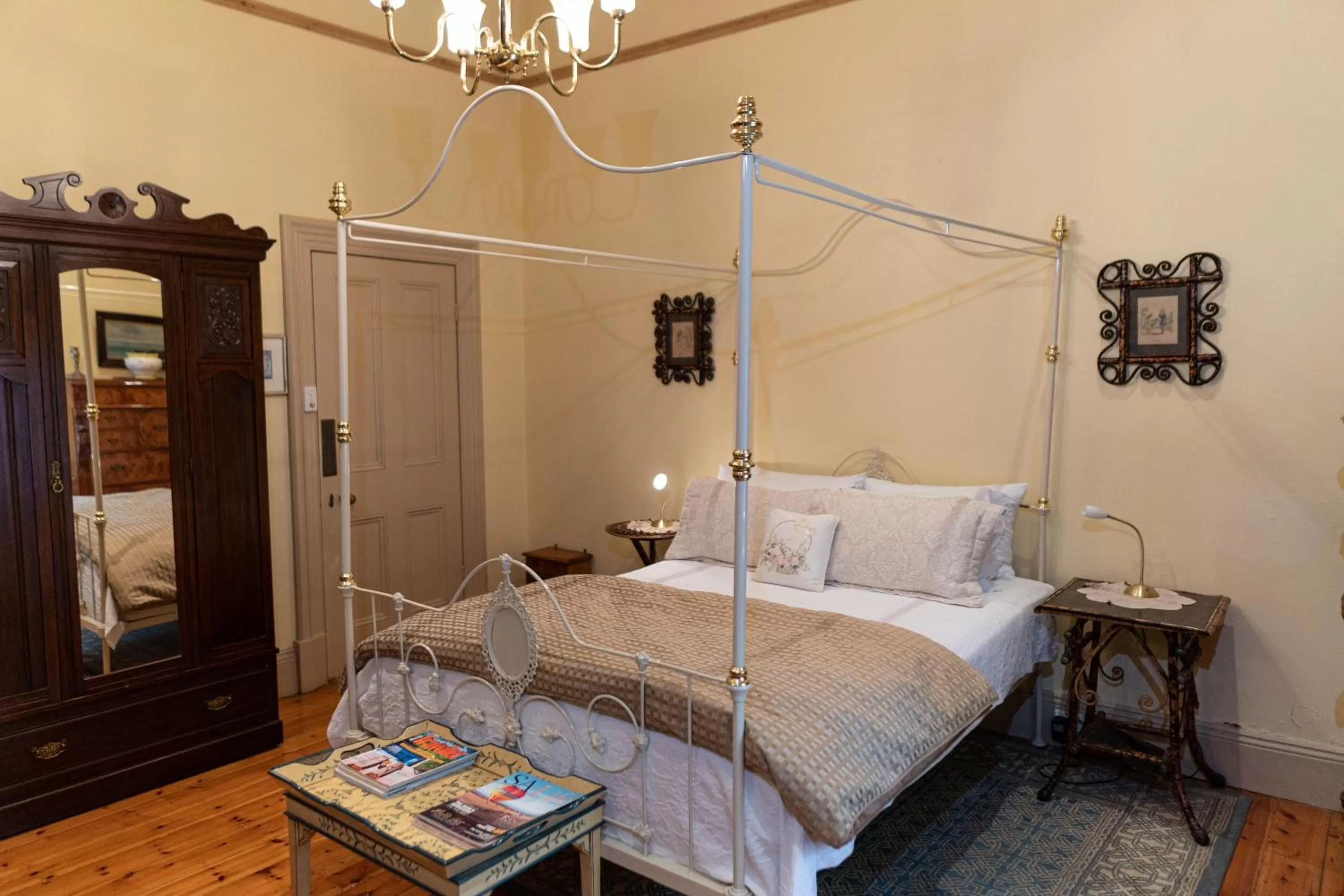 Bedroom, Bed in North Adelaide Heritage Cottages & Apartments