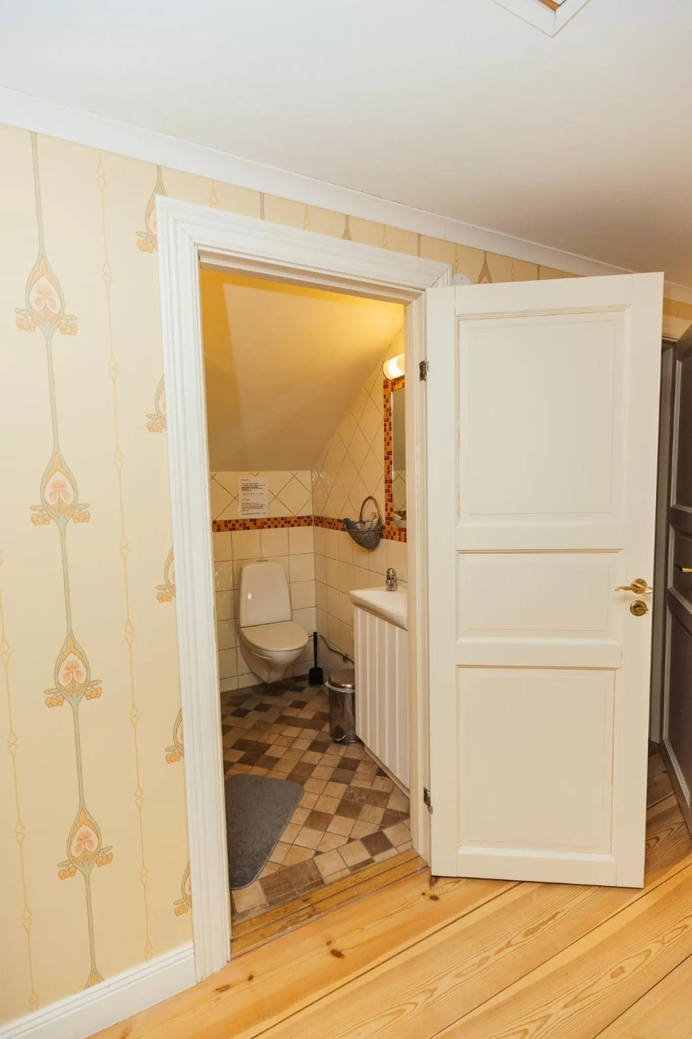 Shower, Bathroom in Bäcks Bed & Breakfast