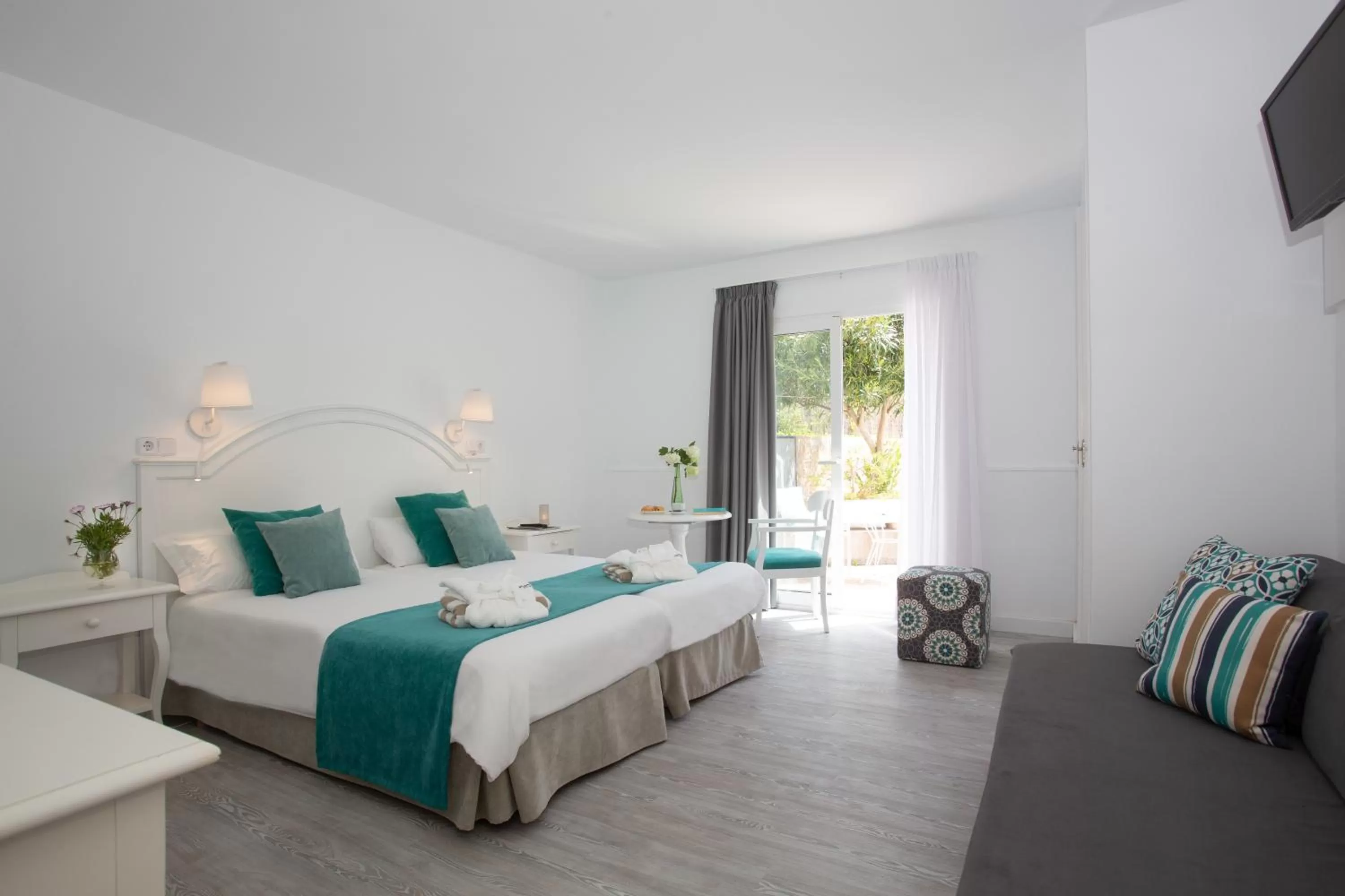 Property building, Bed in Hotel Marina