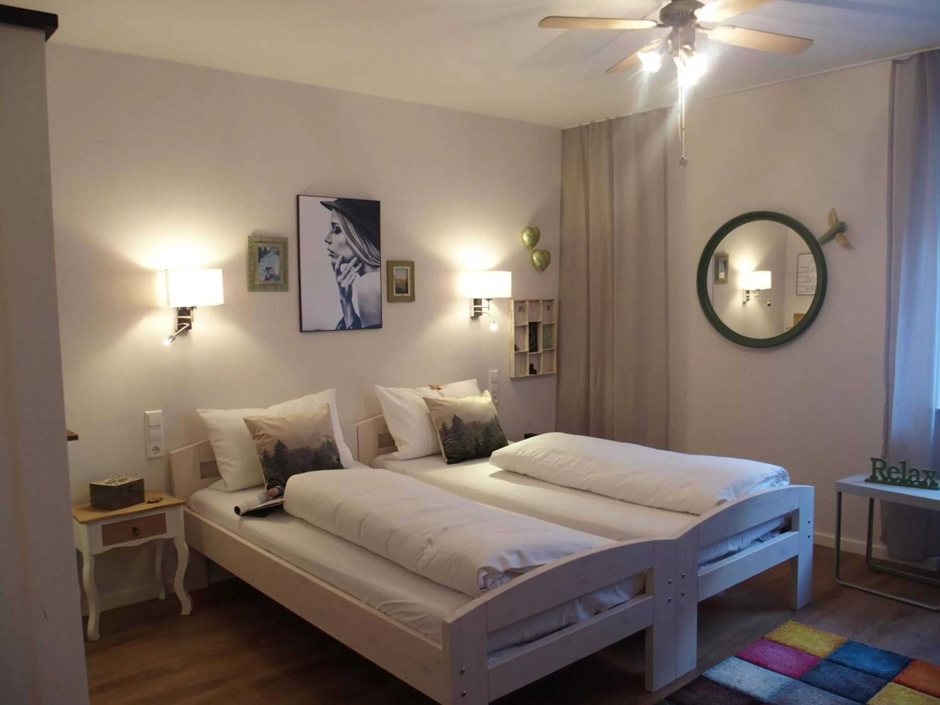 Bed in Hotel Restaurant Grüner Baum und Altes Tor