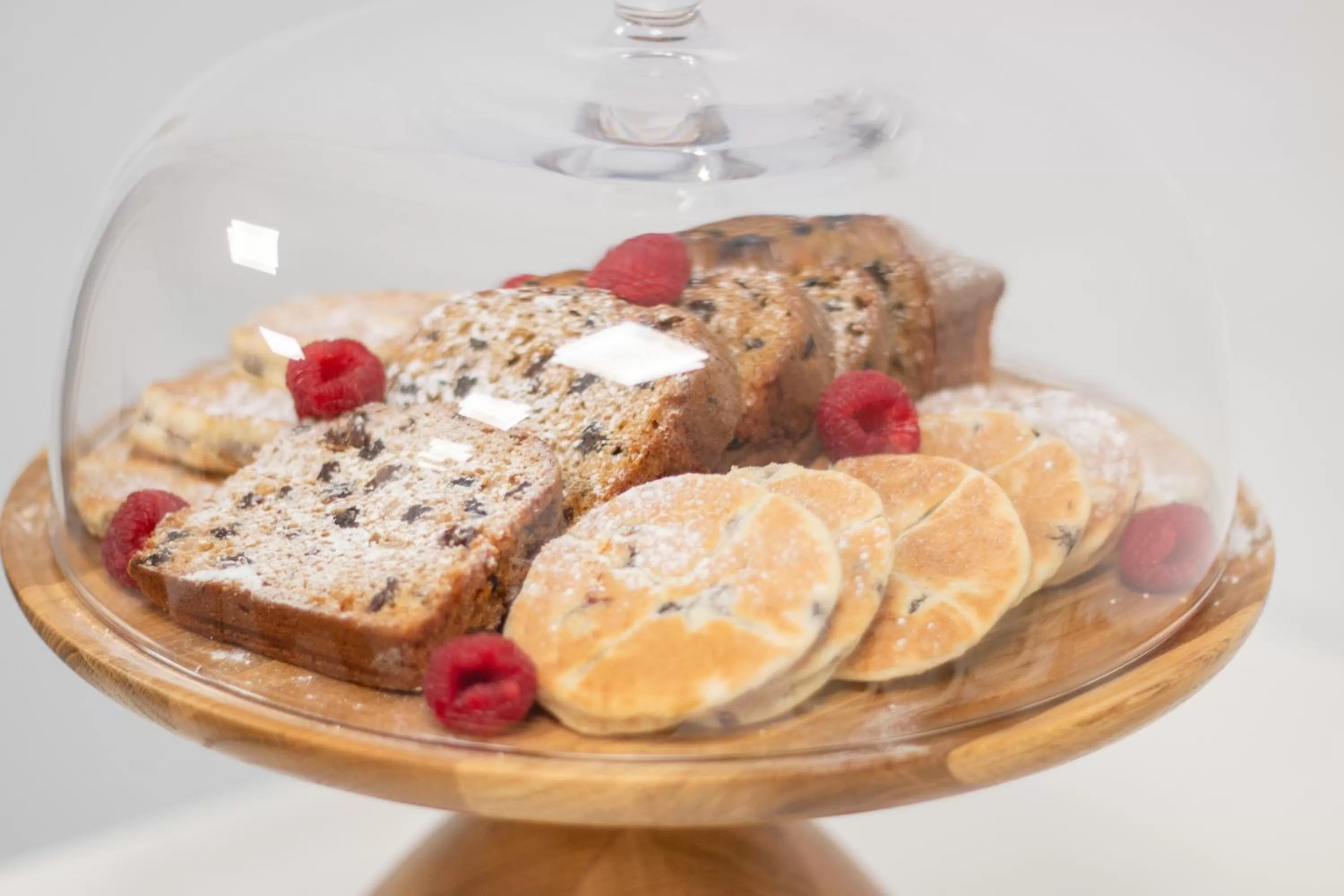 Lounge or bar in Holiday Inn Newport by IHG