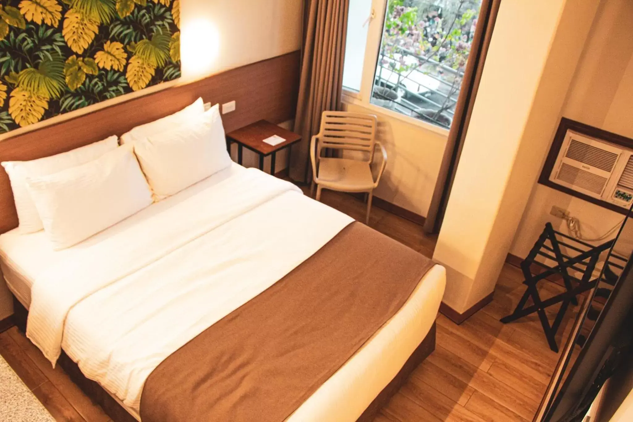 Queen Room in Hotel Sentro Legazpi Queen Room in Hotel Sentro Legazpi