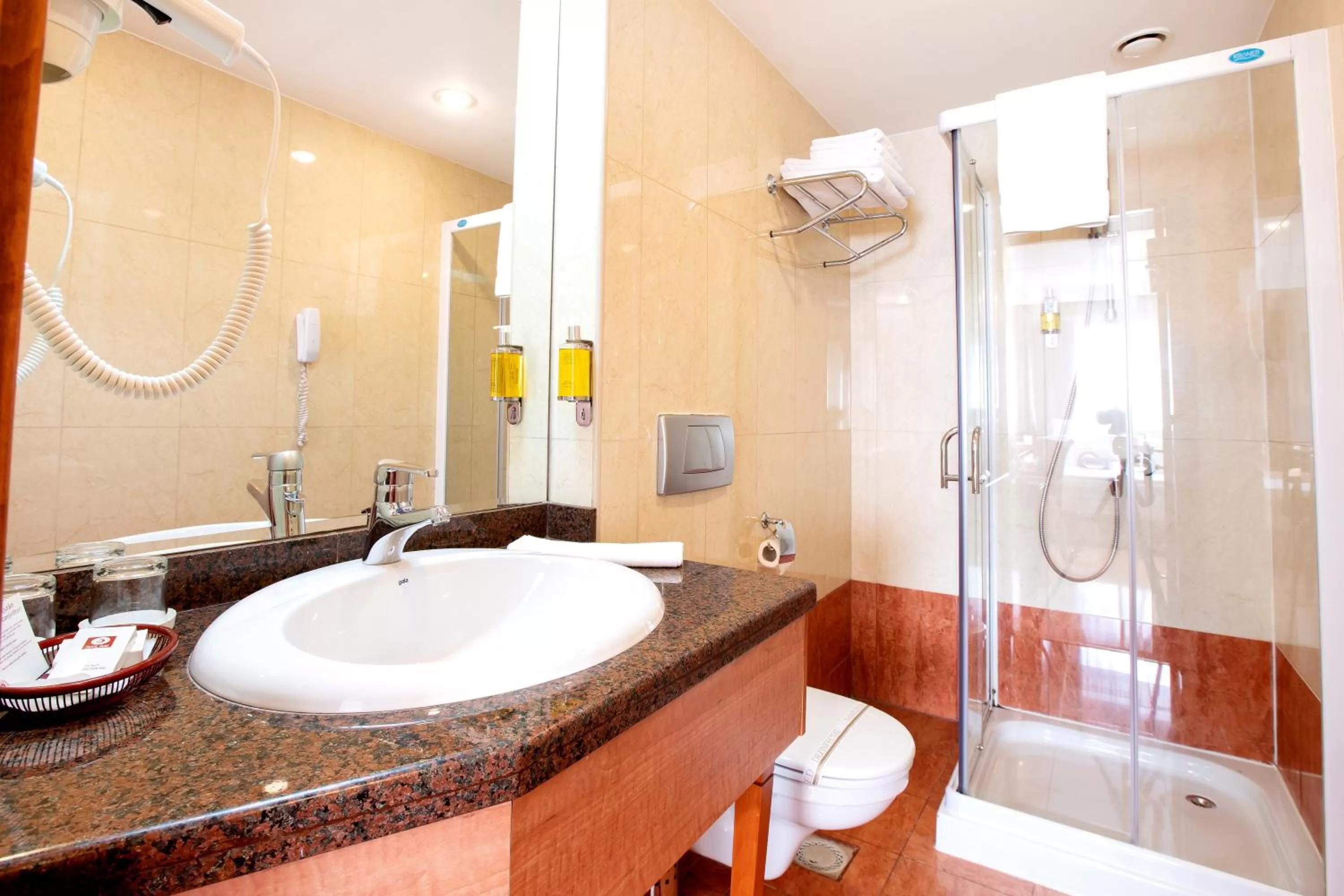 Bathroom in Hotel Duke Romana City Center