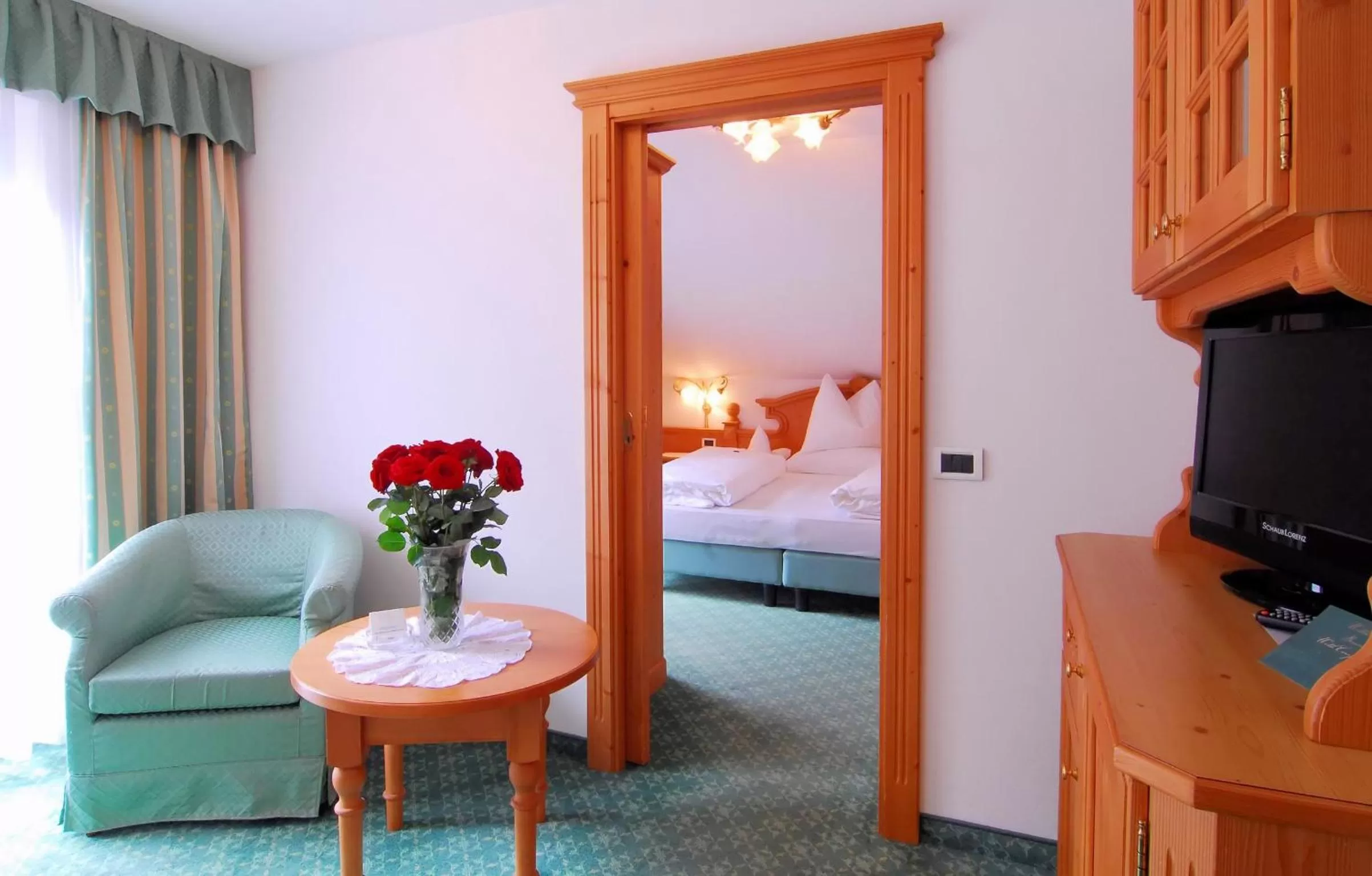 Photo of the whole room, Bed in Santeshotel