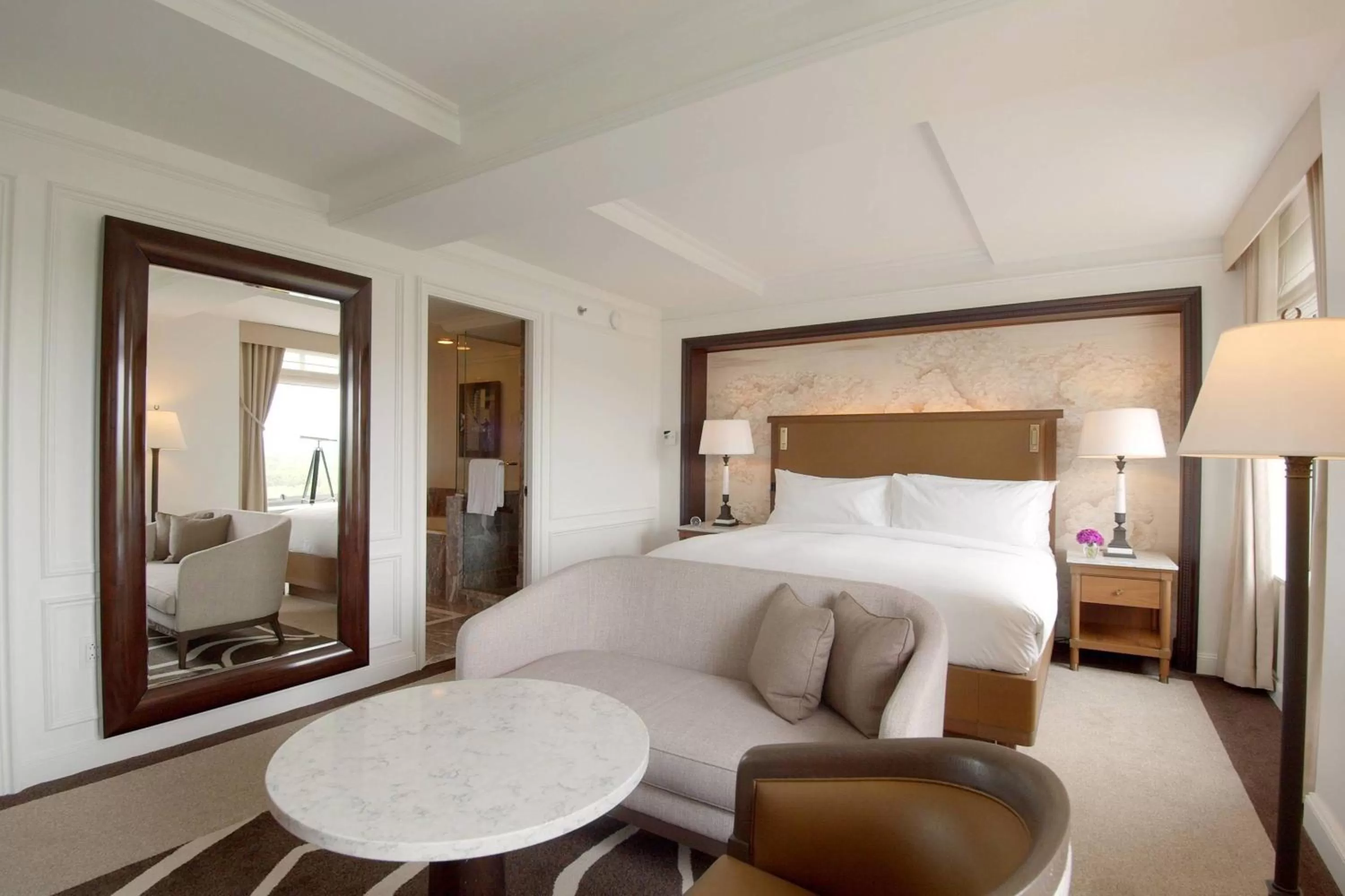 Photo of the whole room, Bed in The Ritz-Carlton New York, Central Park