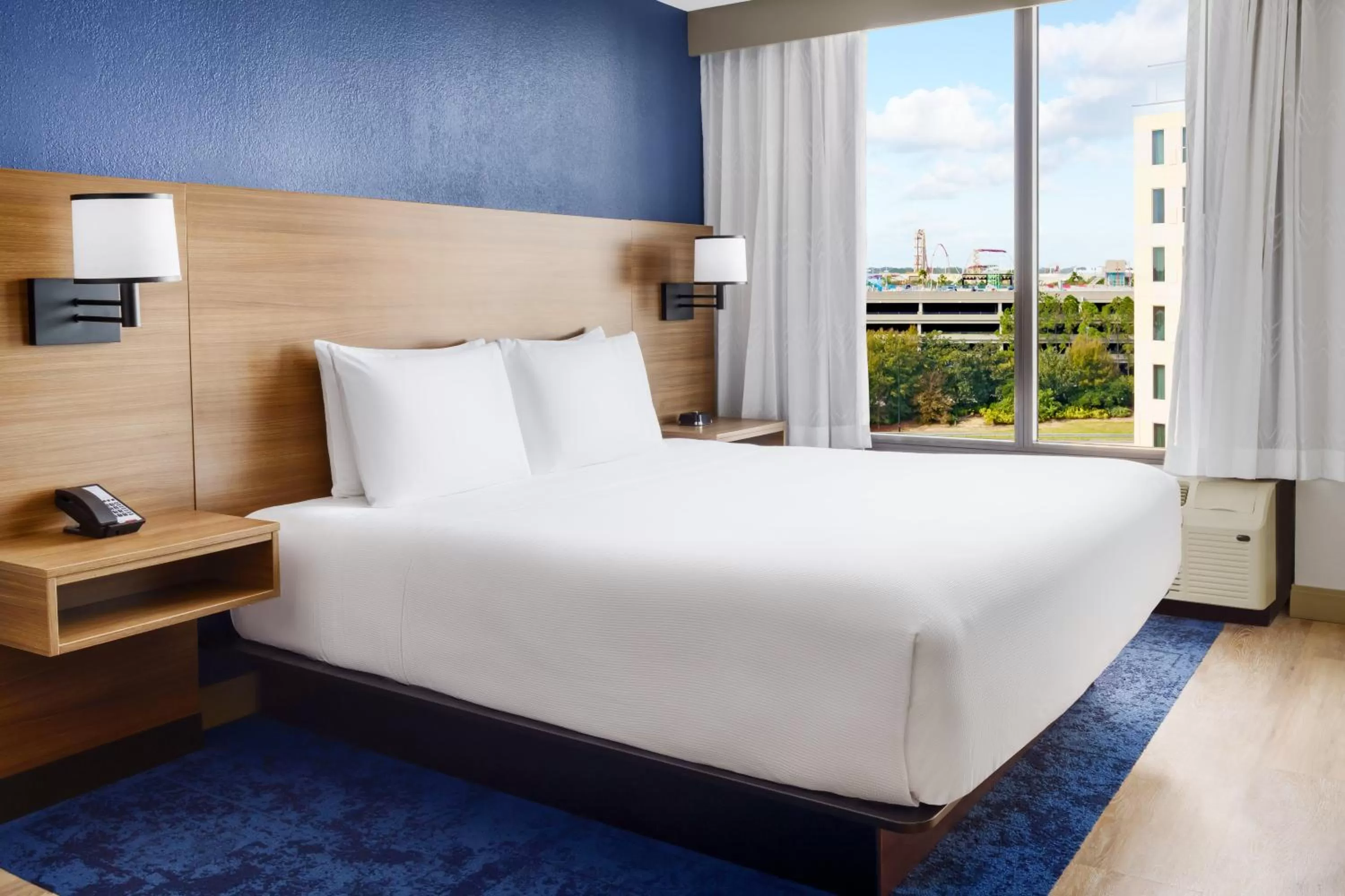 Bed in Hyatt Place across from Universal Orlando Resort