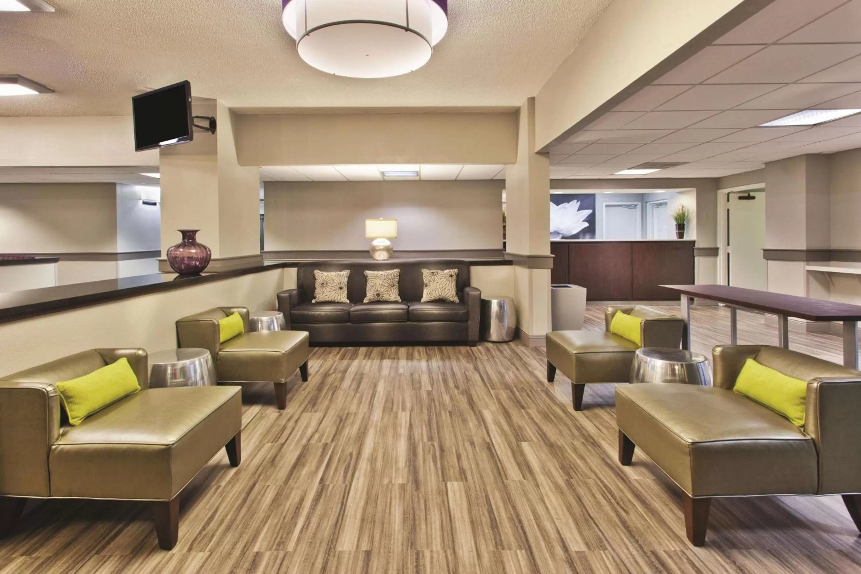 Lobby or reception in La Quinta by Wyndham Charleston Riverview