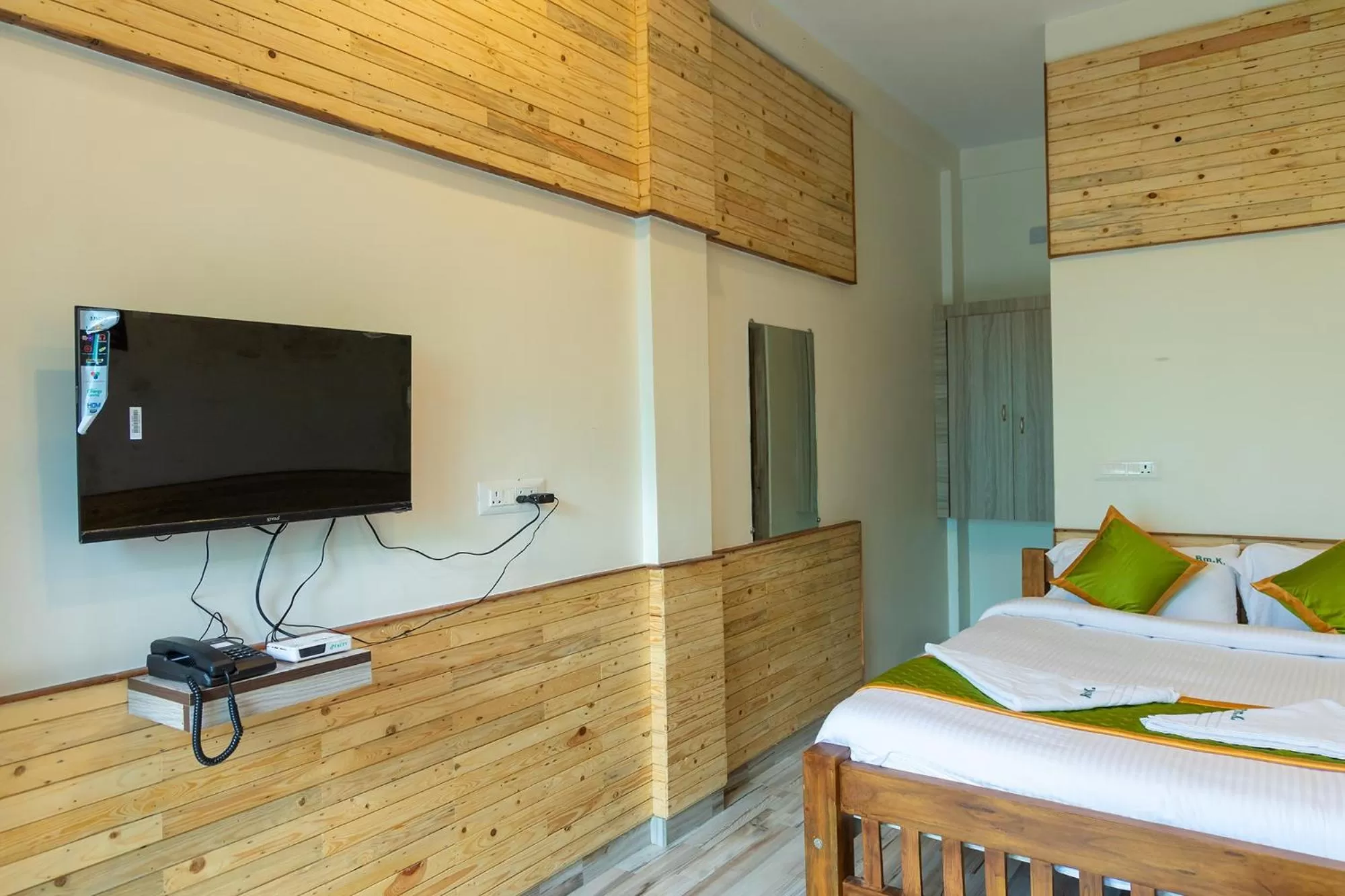 Communal lounge/ TV room, Bed in FabExpress RMK Nest - Nr Chettiar Park