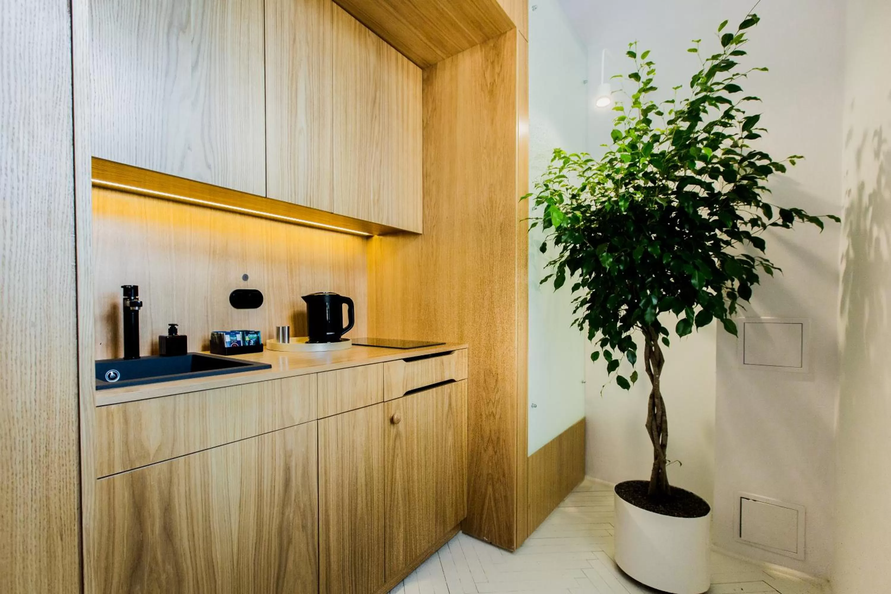 Coffee/tea facilities, Kitchen/Kitchenette in Apartamenty Browar Perła - Perła Brewery Apartments