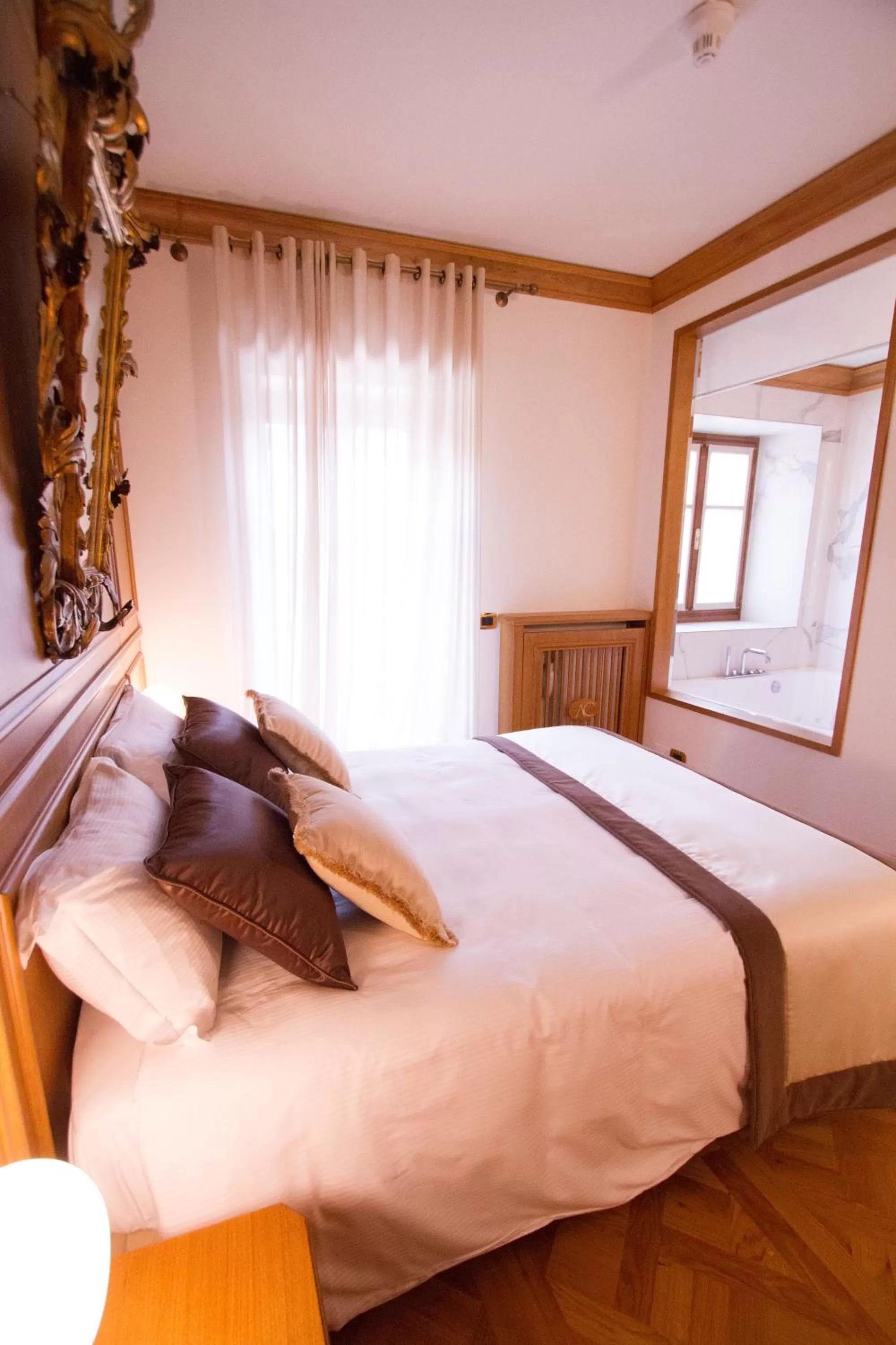 Day, Bed in Ambra Cortina Luxury&Fashion Hotel