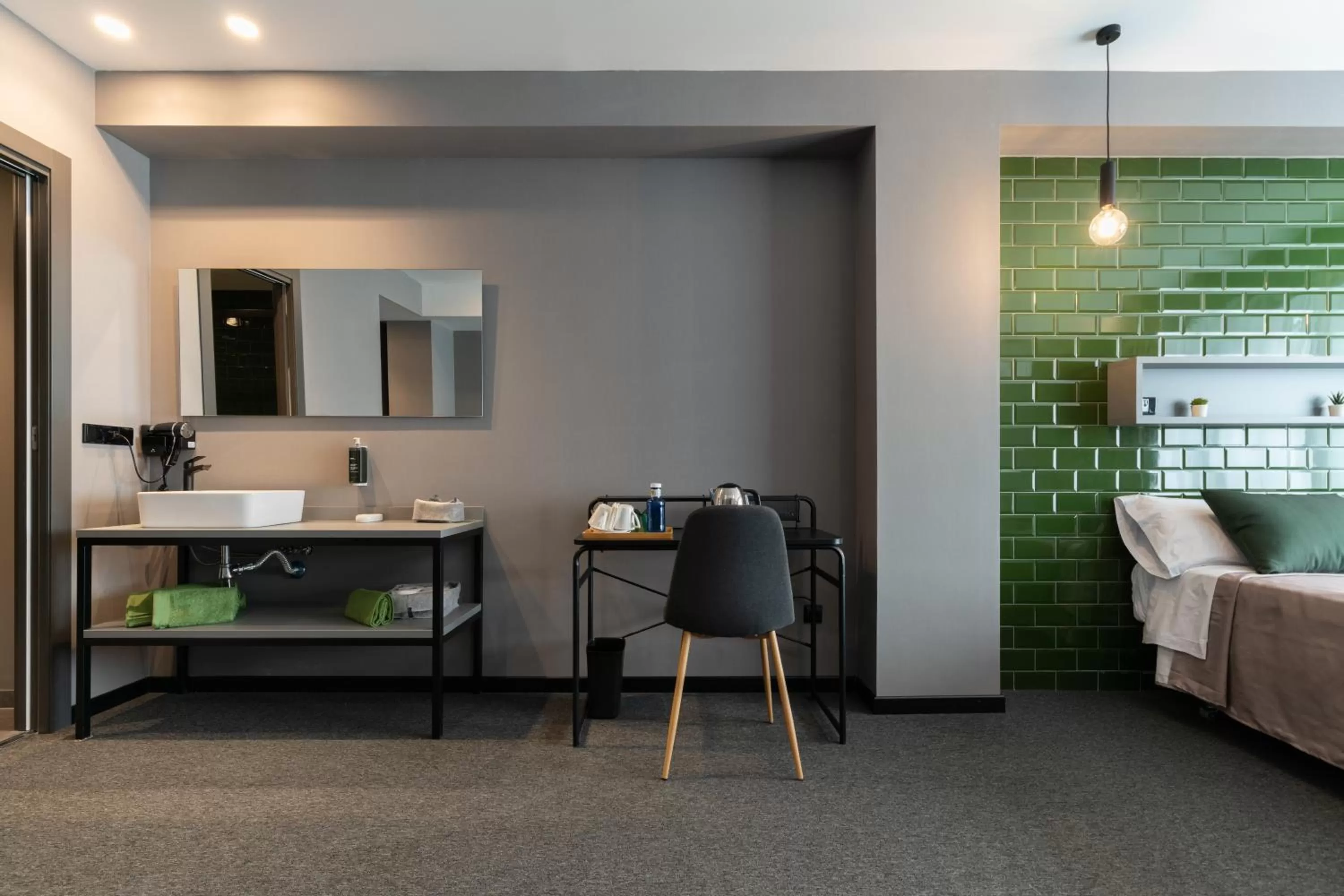 Photo of the whole room, Bed in Nest Style Valencia