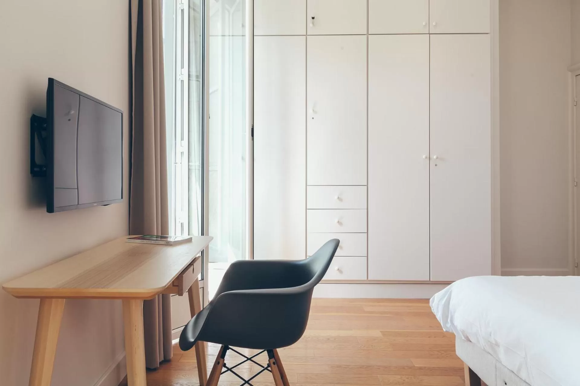 Decorative detail, Bed in Appartement T4 cours de l'intendance