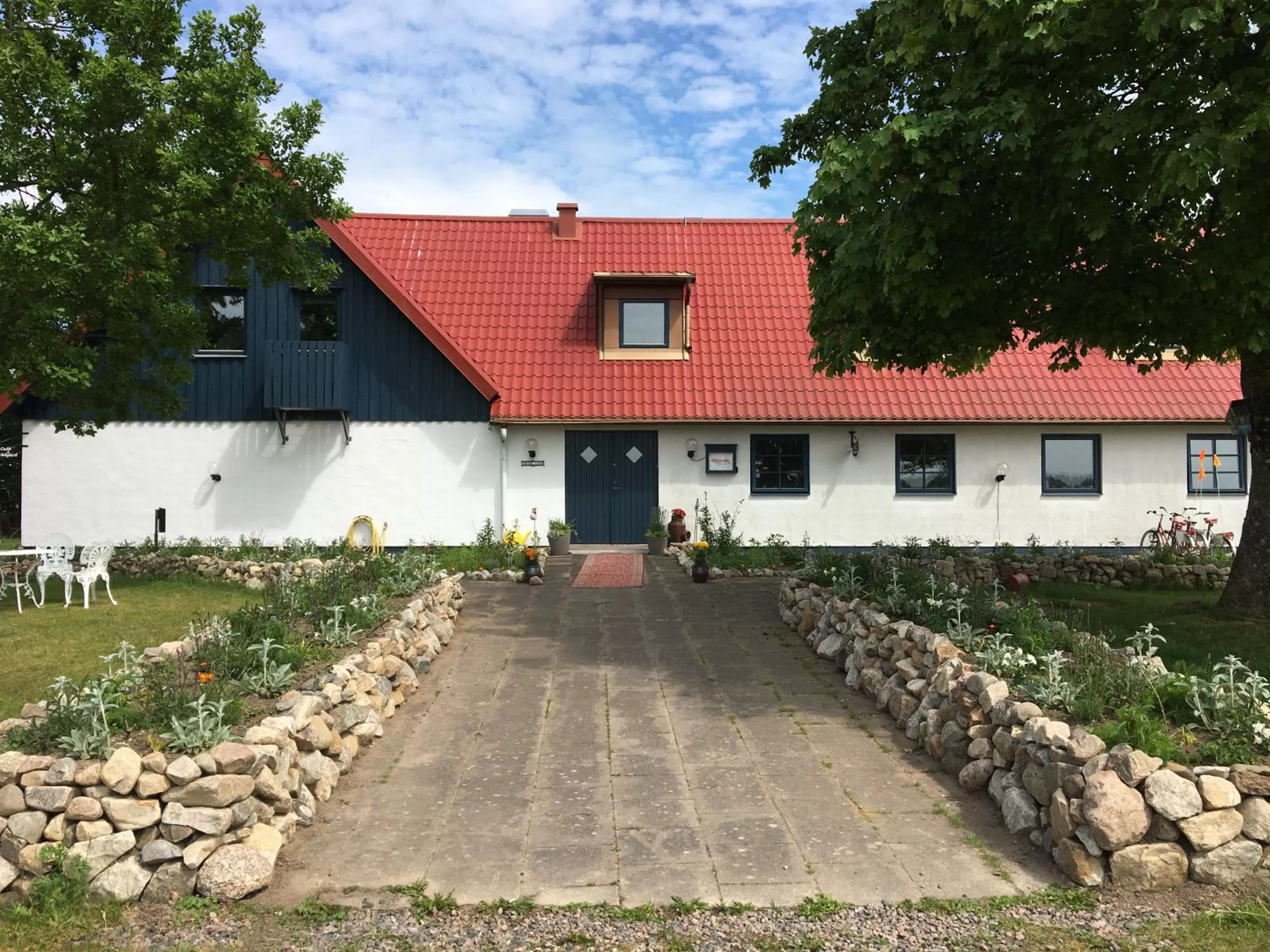 Facade/entrance in Tryde 1303 B&B på Österlen
