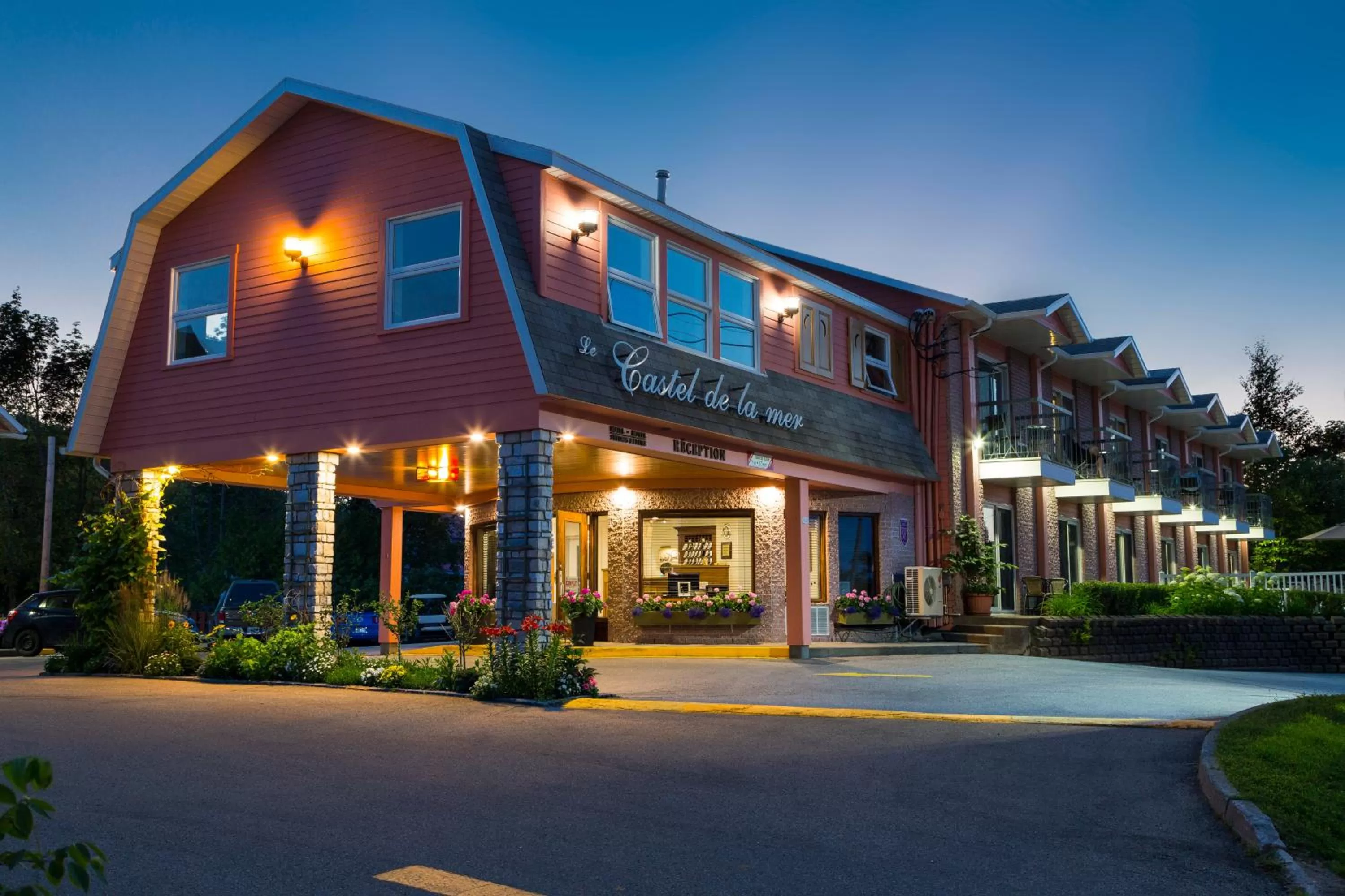 Facade/entrance in Hôtel-Motel Castel de la Mer
