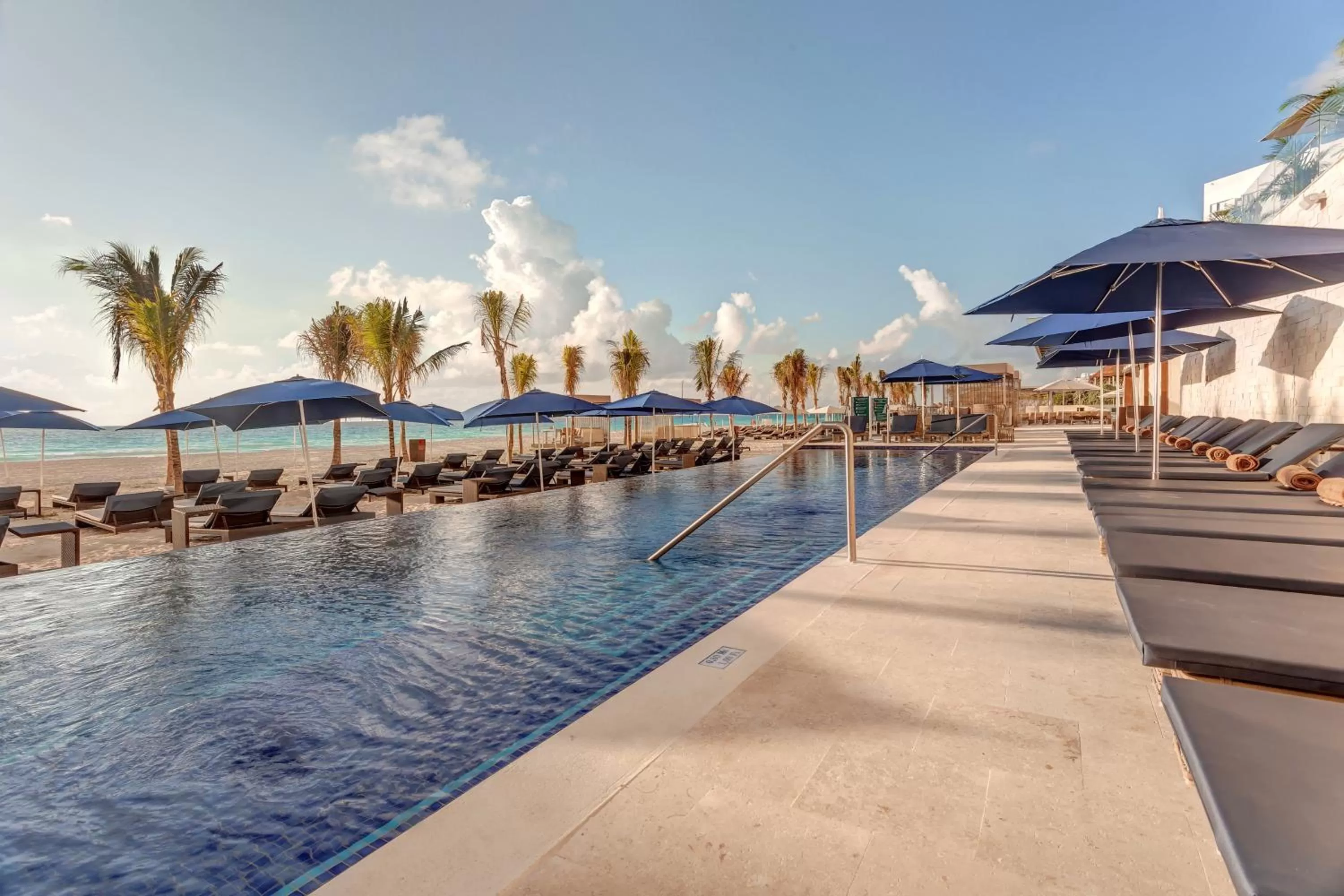 Swimming pool in Royalton CHIC Cancun, An Autograph Collection All-Inclusive Resort - Adults Only