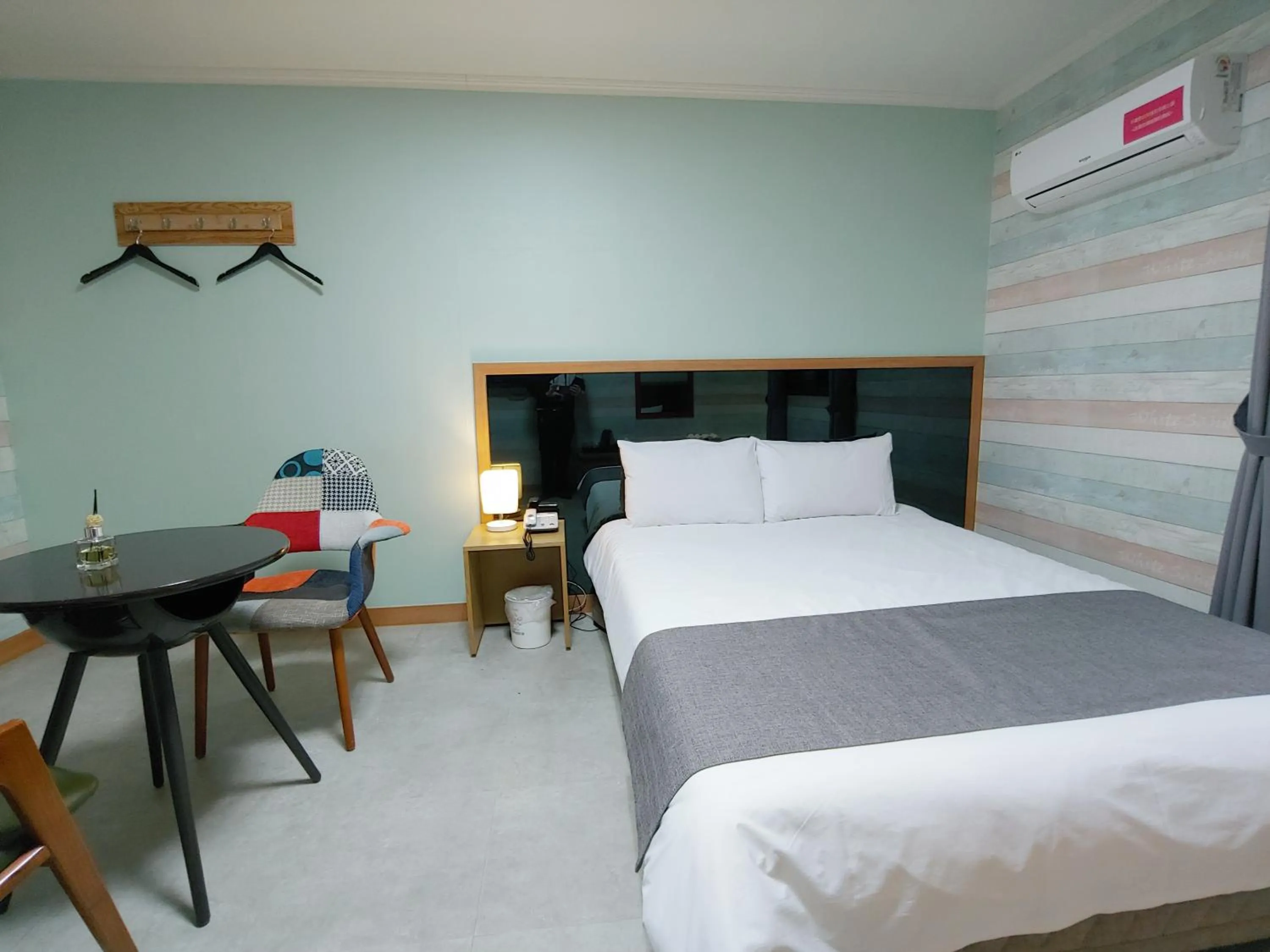 Decorative detail, Bed in Hotel Tong Yeondong Jeju