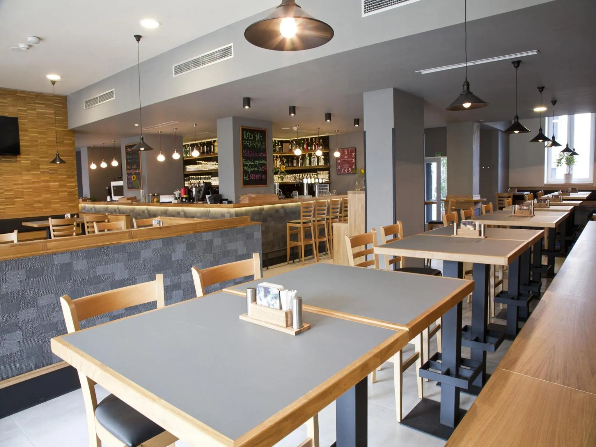 Restaurant/places to eat in EA Business Hotel Jihlava