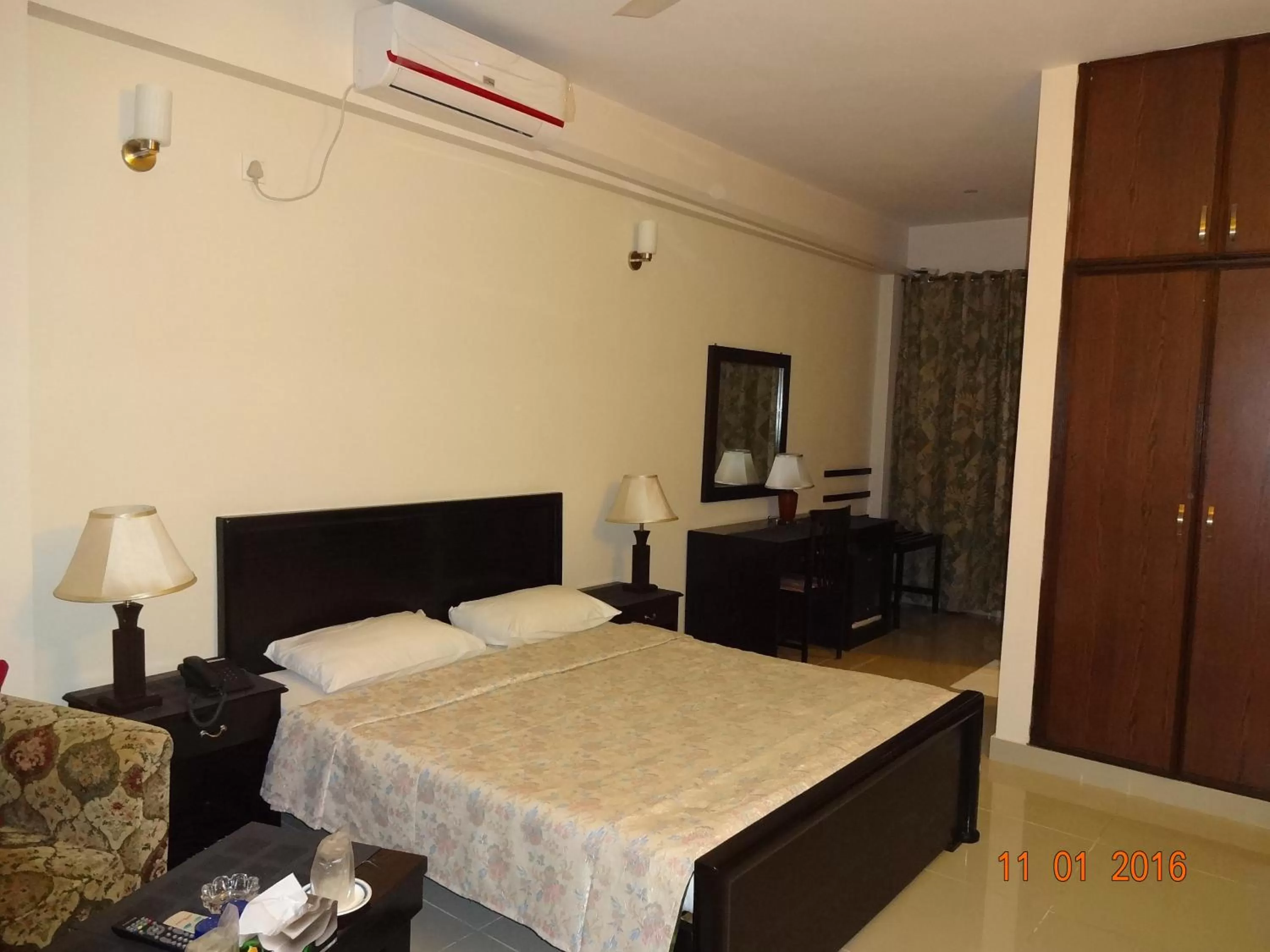 Photo of the whole room, Bed in Jasmine Inn