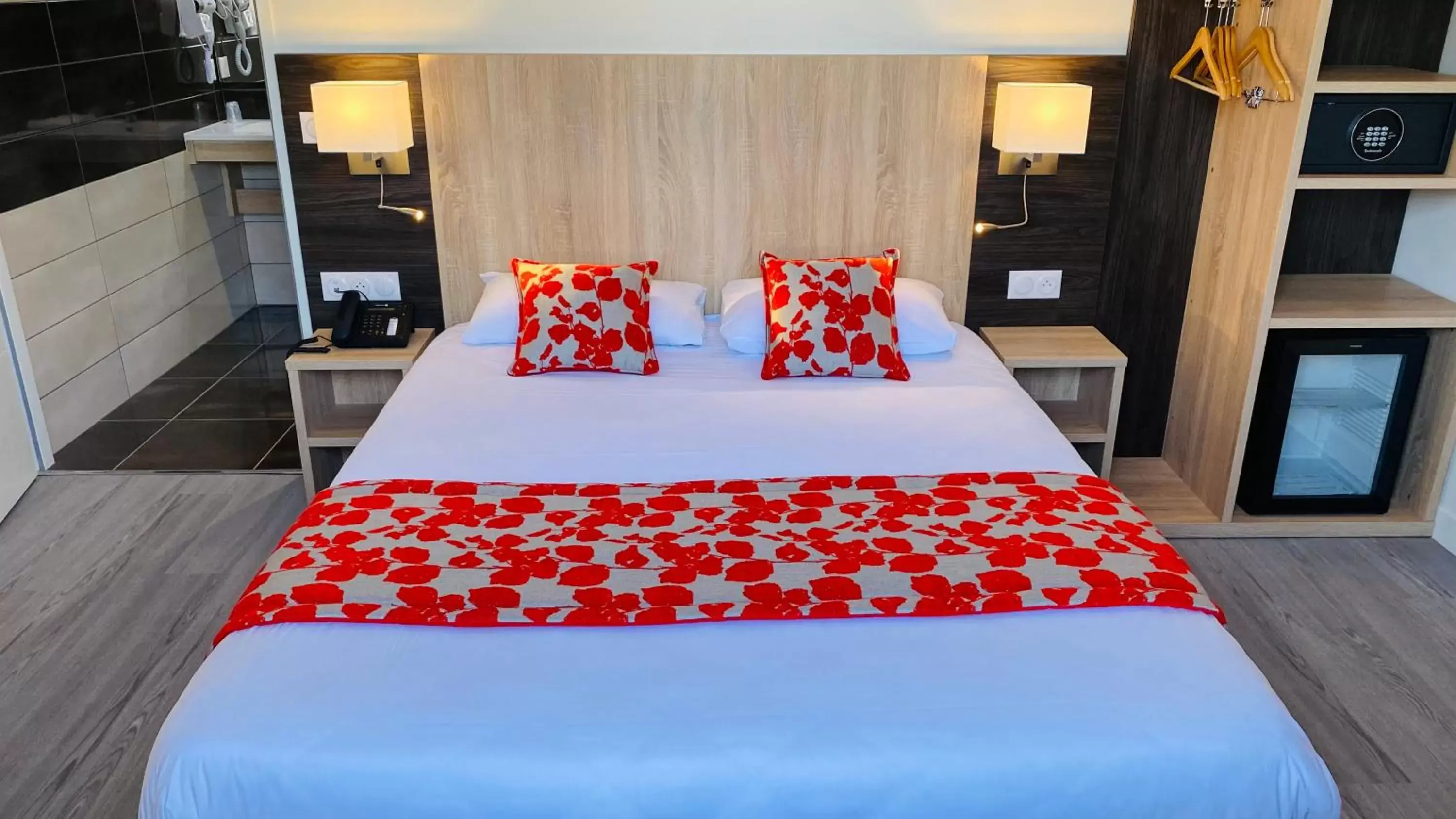 Superior Double Room in Hotel Martinez Grenay Superior Double Room in Hotel Martinez Grenay