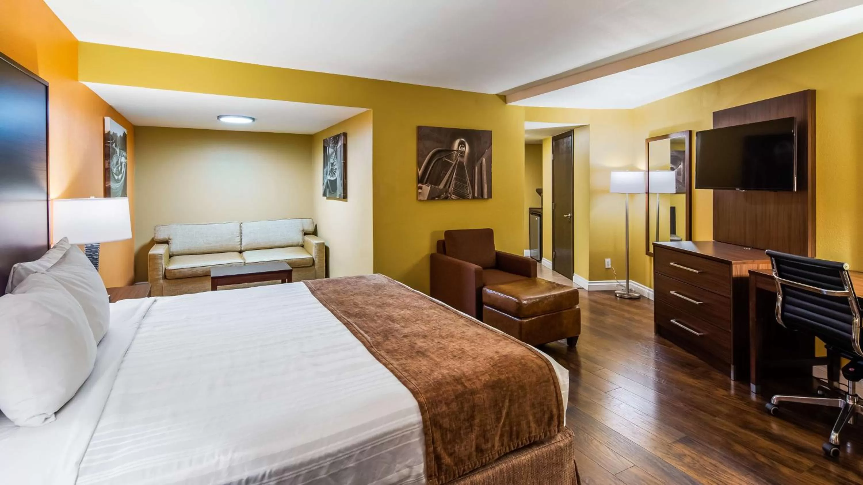 Photo of the whole room, Bed in Best Western Hoover Dam Hotel - SE Henderson, Boulder City