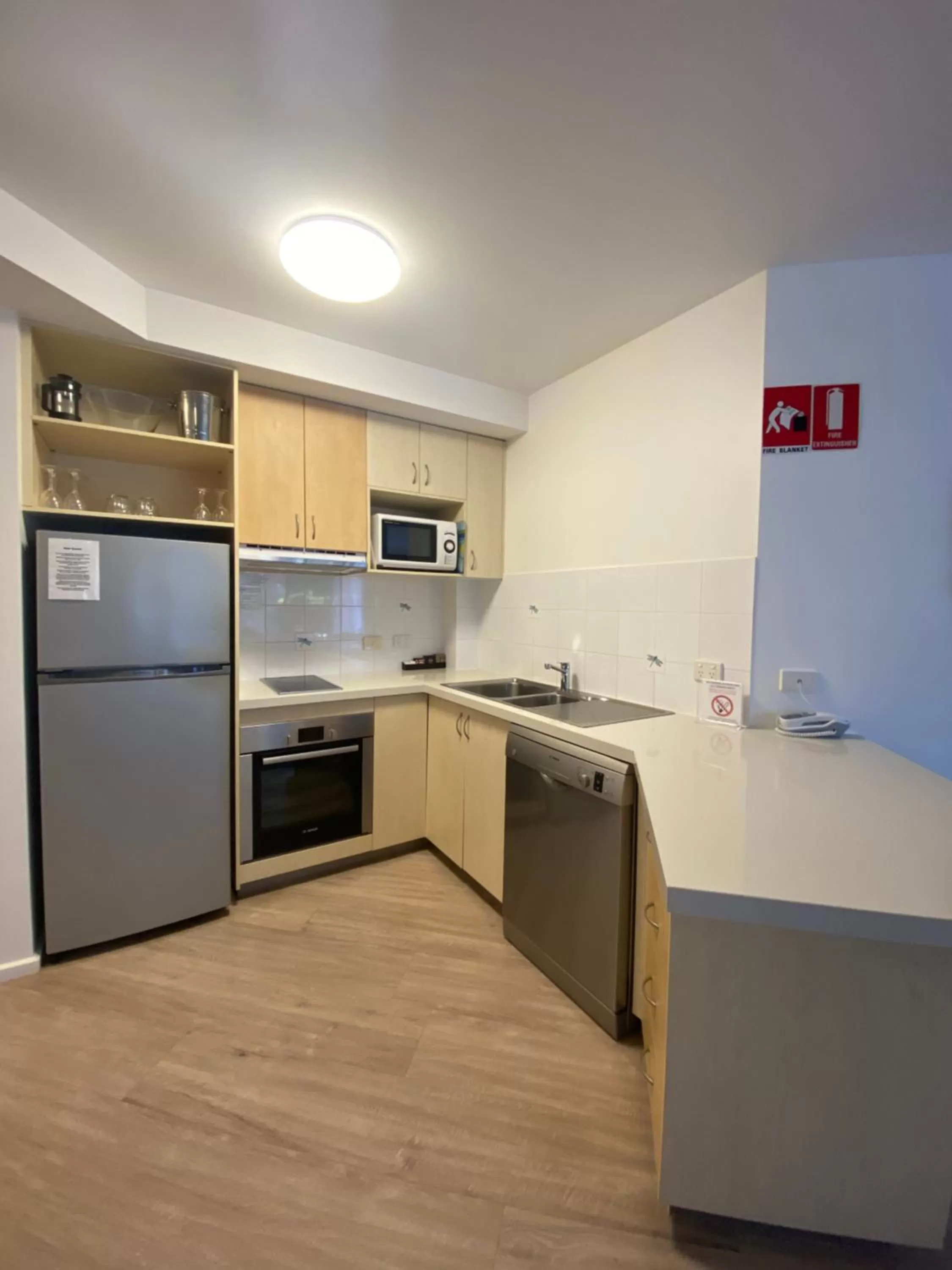 Kitchen or kitchenette in The Byron Beachcomber