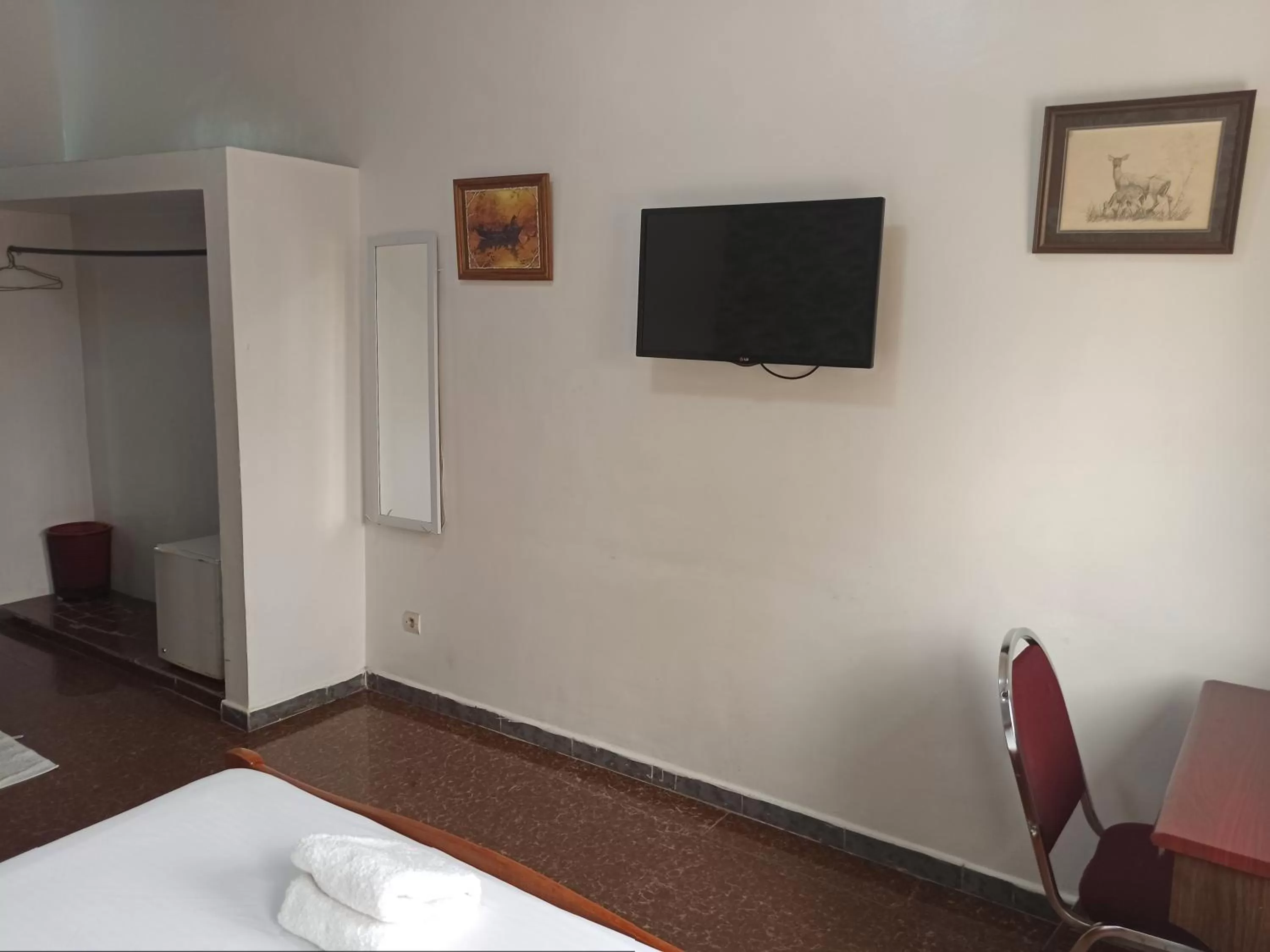 TV/Entertainment Center in Hotel Saint-Jean