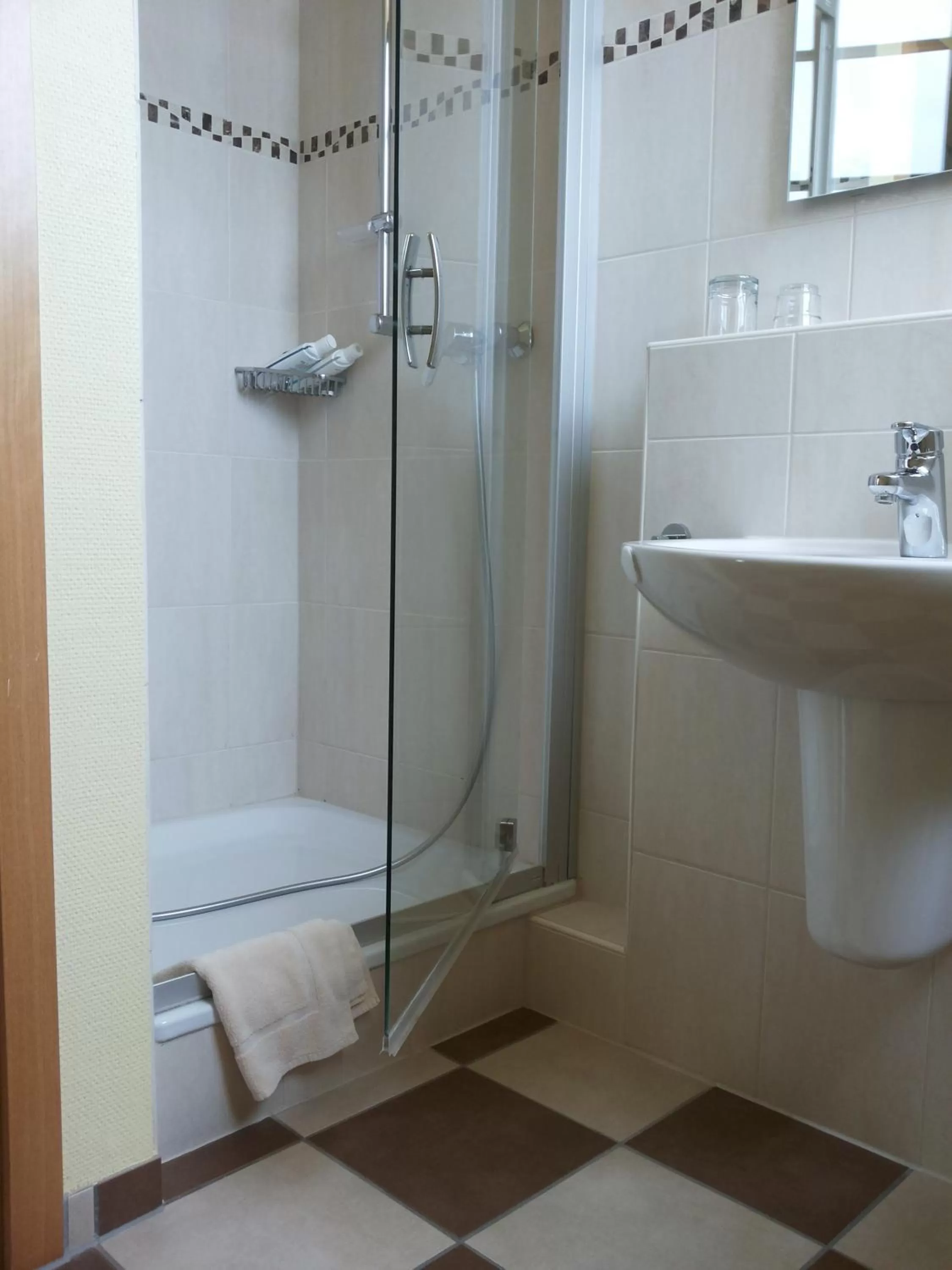 Shower, Bathroom in Hotel Mühlenhof Lollar