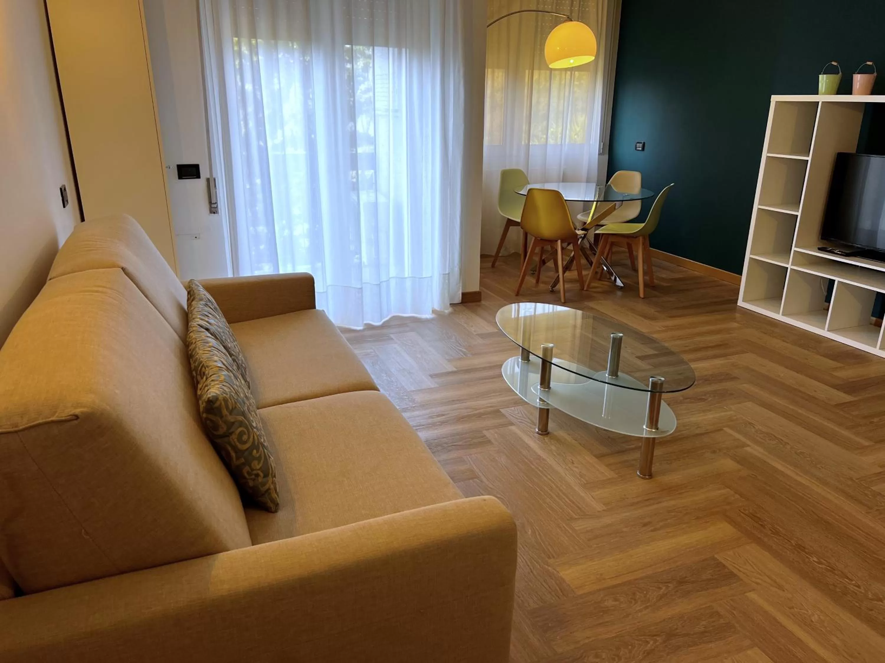 Living room in Front Lake Apartment Bardolino