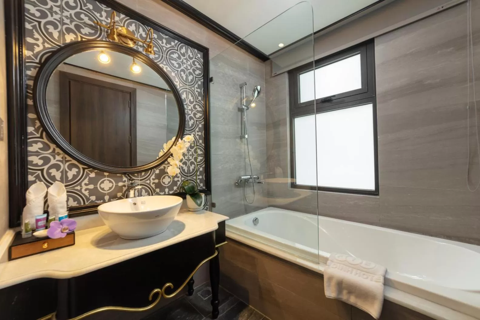 Shower in FTE Ba Dinh Hotel