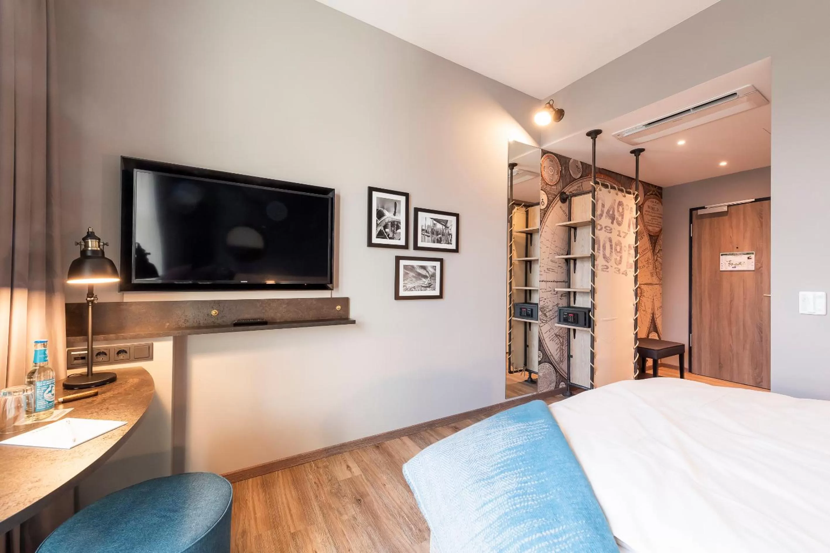 TV and multimedia, Bed in HARBR Hotel Heilbronn, a member of Radisson Individuals