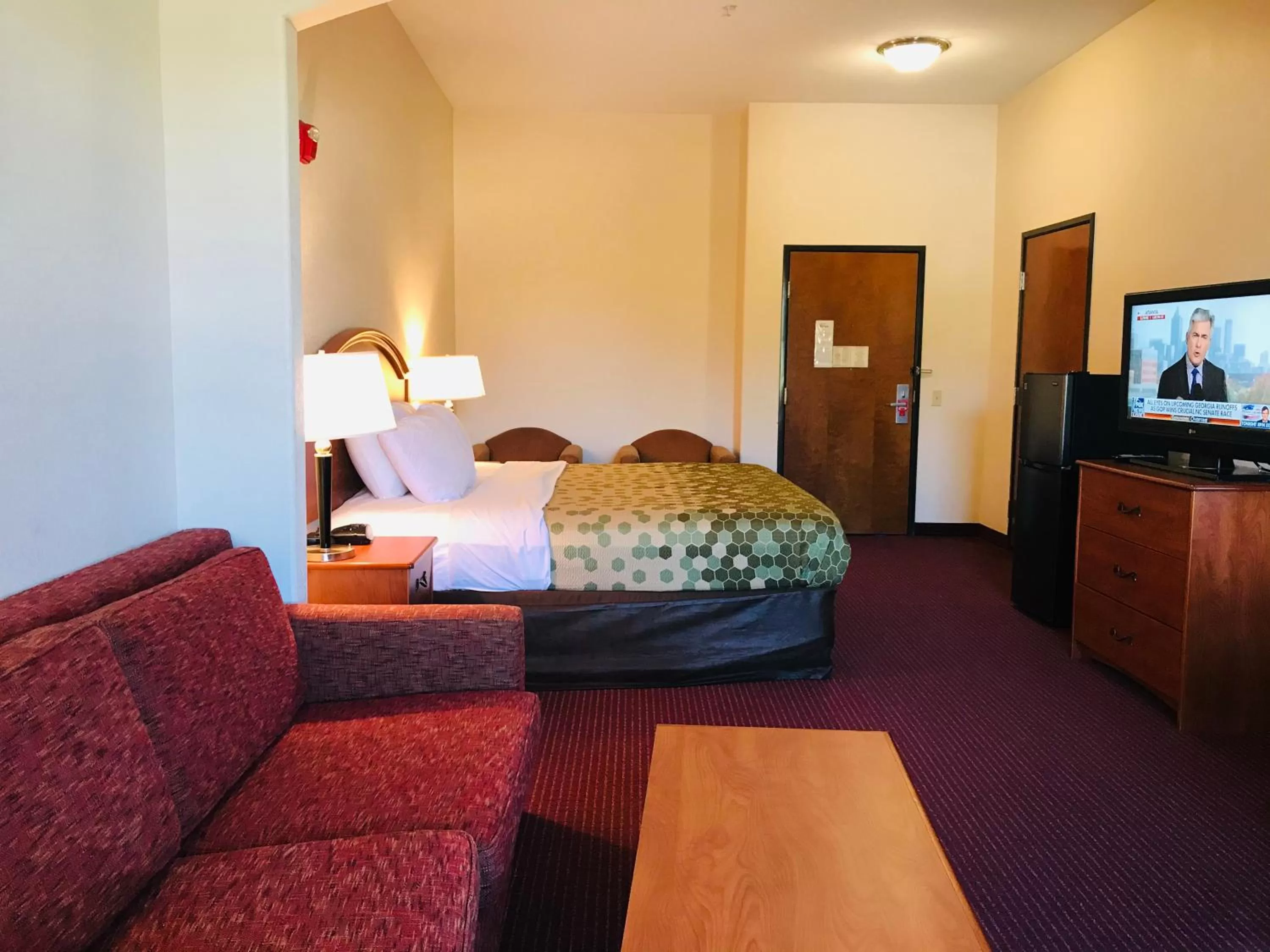 King Suite - Accessible/Non-Smoking in Econo Lodge Inn & Suites Beaumont
